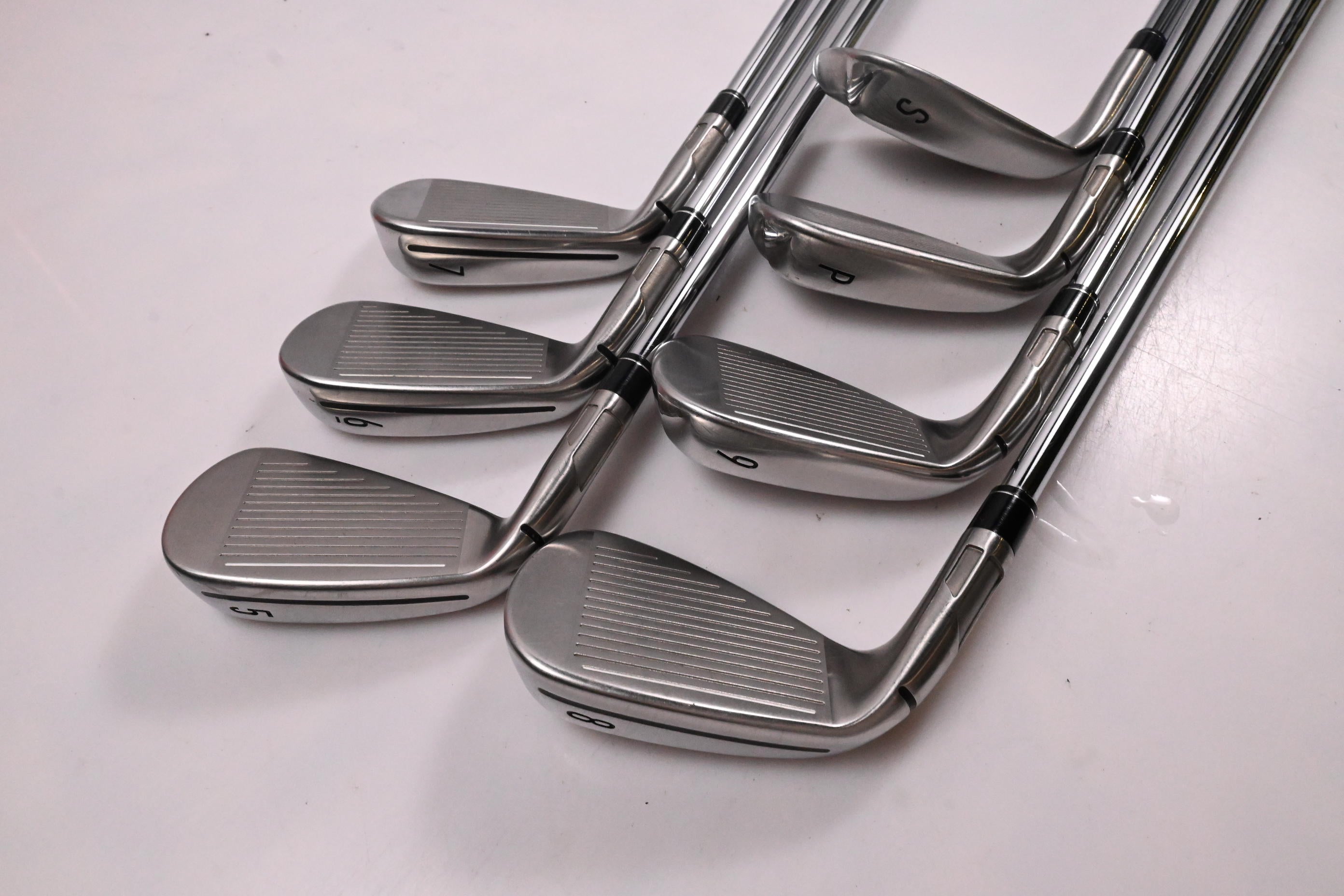 Taylormade SIM2 Max Irons / 5-PW+SW / Regular Flex KBS MAX MT 85 Shafts