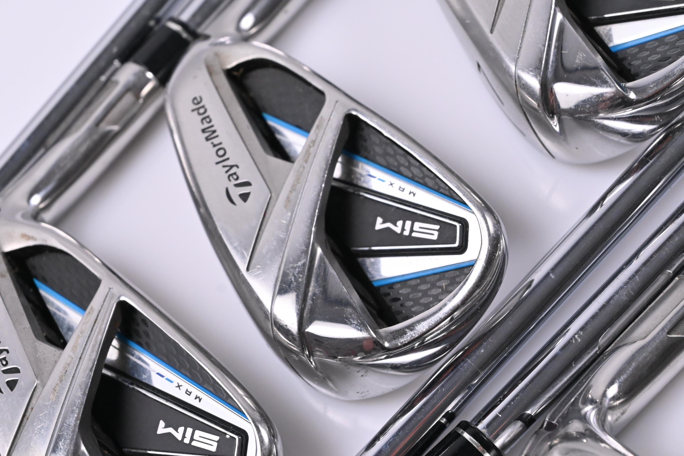 Taylormade SIM Max Irons / 4-PW+AW / Regular Flex KBS Max 85 Shafts