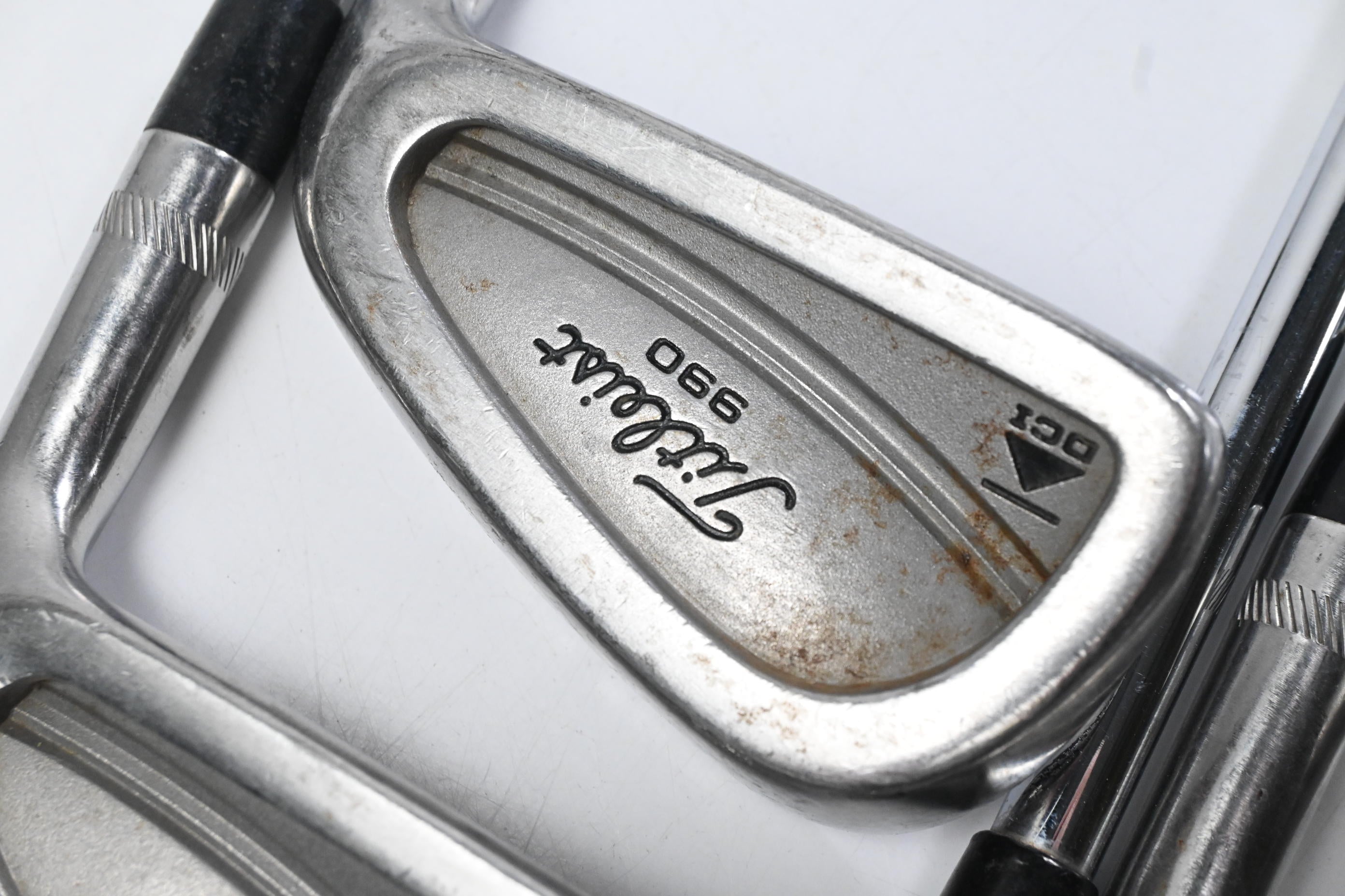 Titleist DCI 990 Irons / 6-PW / Regular Flex Gold Plus Sensicore Shafts