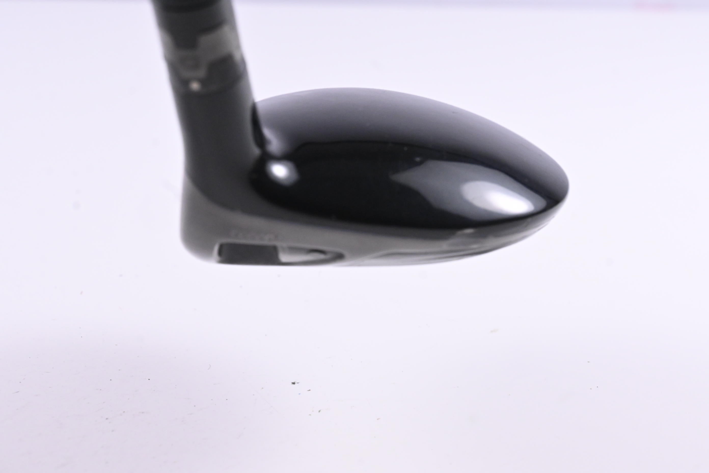 Titleist 910 F #4 Wood / 17 Degree / Stiff Flex Diamana 'Ahina 82 Shaft