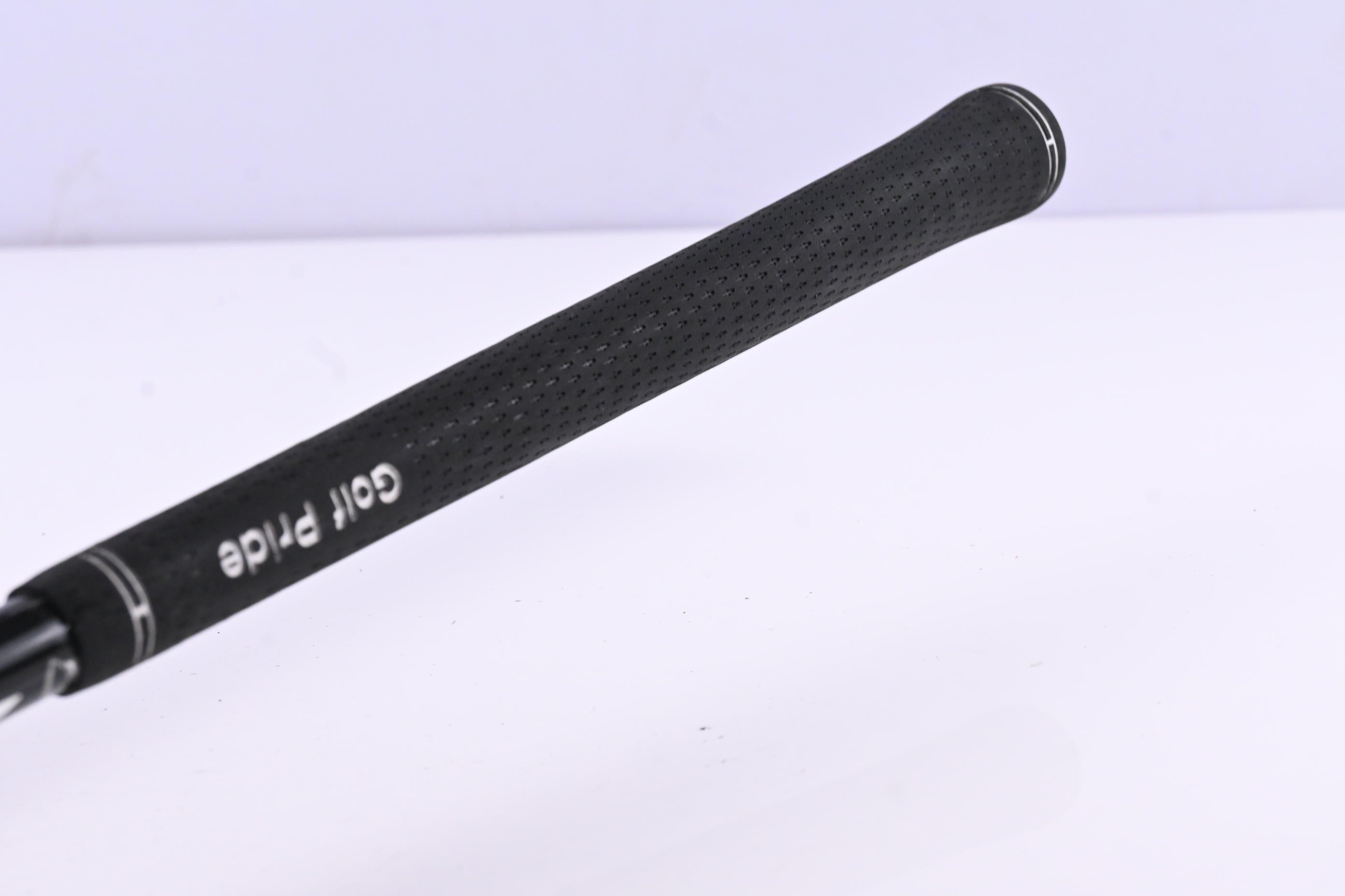 Titleist 910 F #4 Wood / 17 Degree / Stiff Flex Diamana 'Ahina 82 Shaft