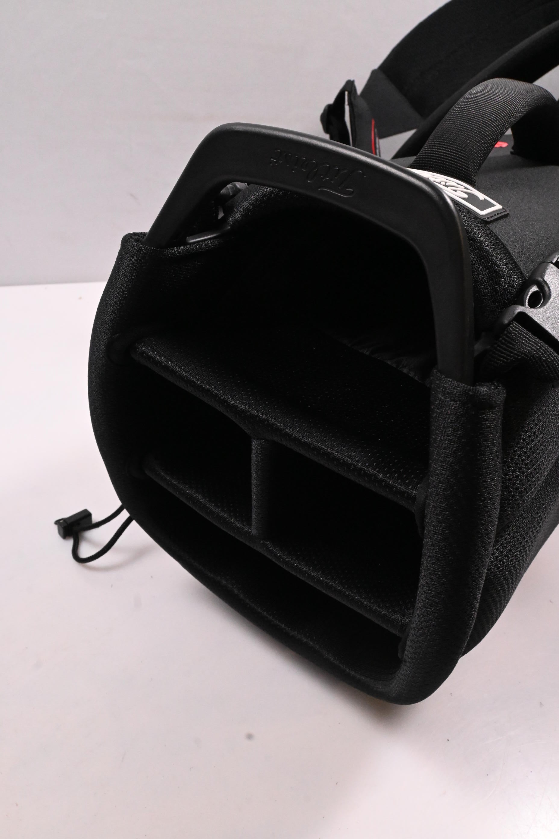 Titleist Players 4 Stand Bag / 4-Way Divider / Black, Red