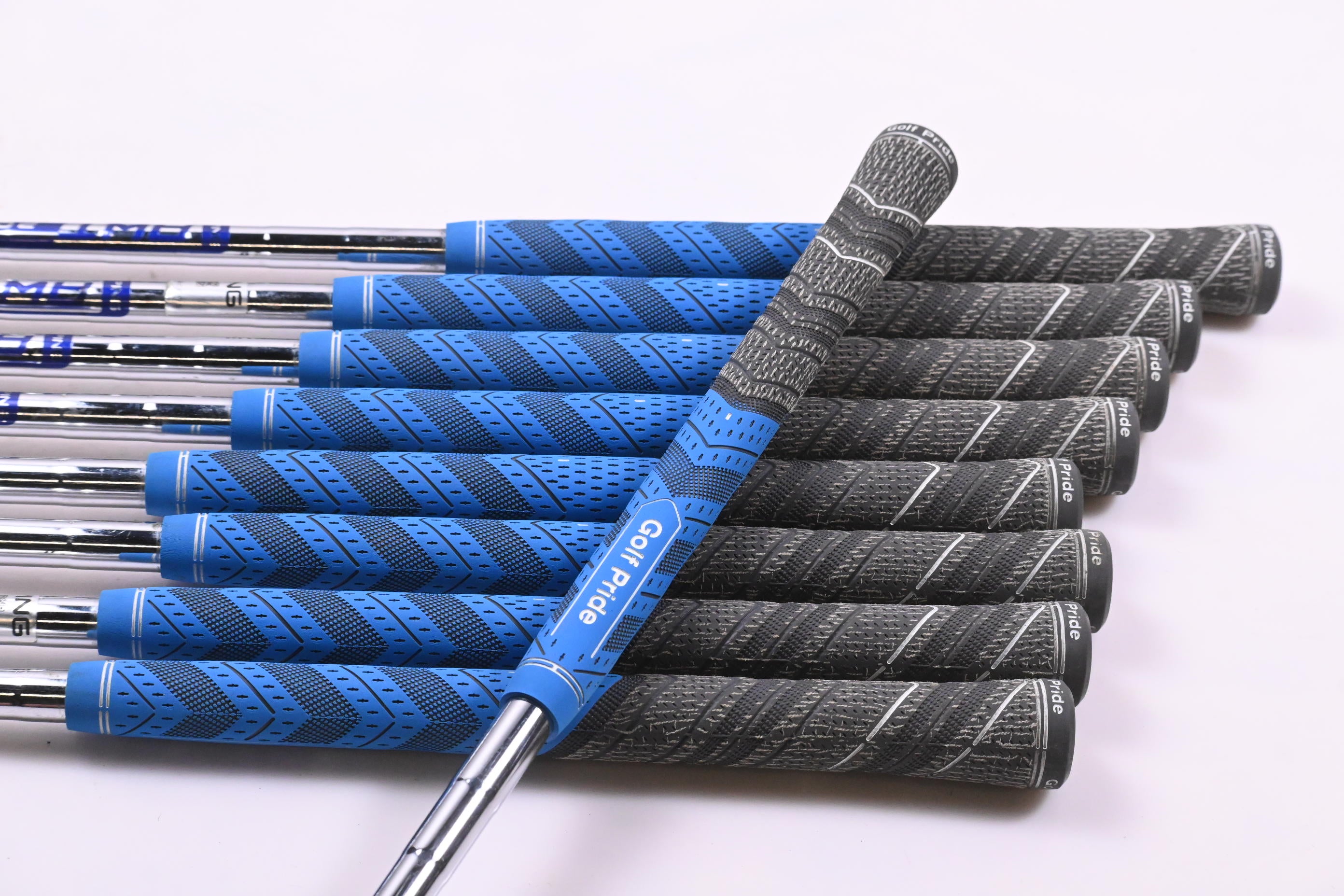 Left Hand Ping G425 Irons / 5-PW+GW+SW+LW / Black Dot / Regular Flex Ping AWT