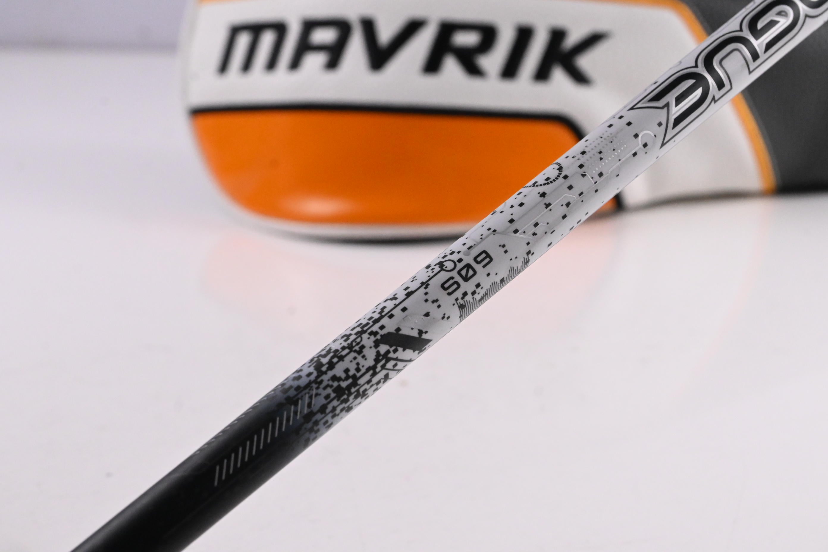 Callaway Mavrik Driver / 10.5 Degree / Stiff Flex Aldila Rogue White 60 Shaft