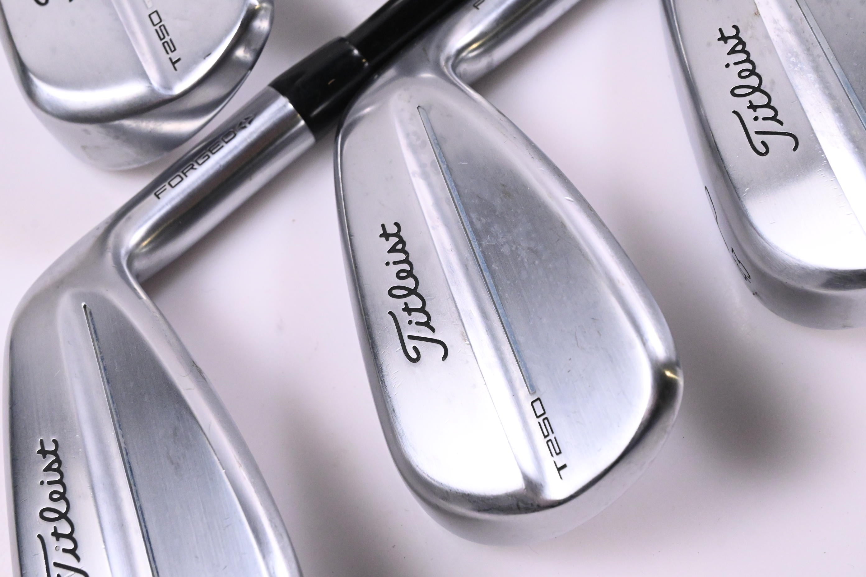 Titleist T250 2025 Irons / 6-PW / Regular Flex Tensei AV Red AM(2) Shafts