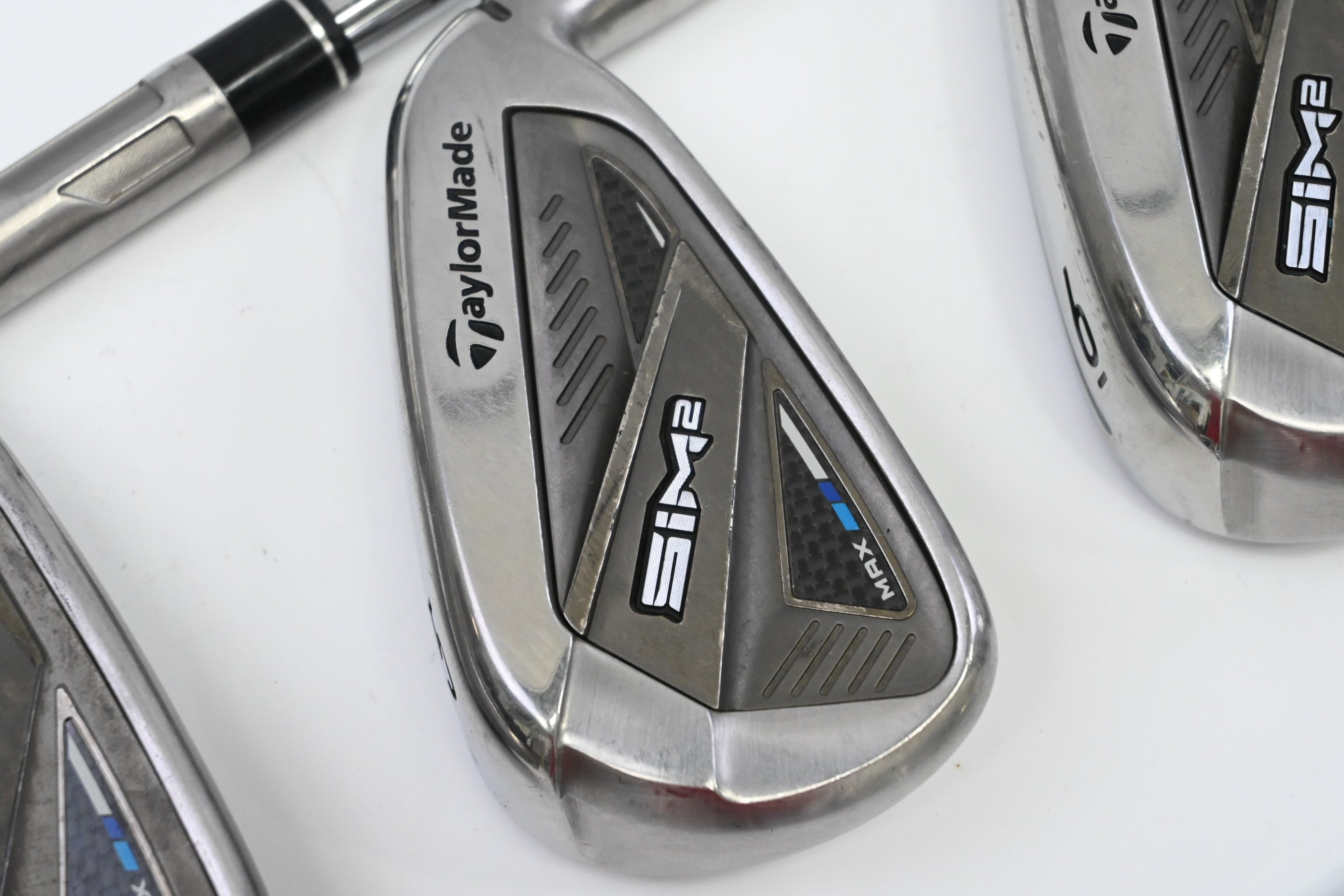 Taylormade SIM2 Max Irons / 4-PW+SW / Regular Flex KBS Max MT 85 Shafts