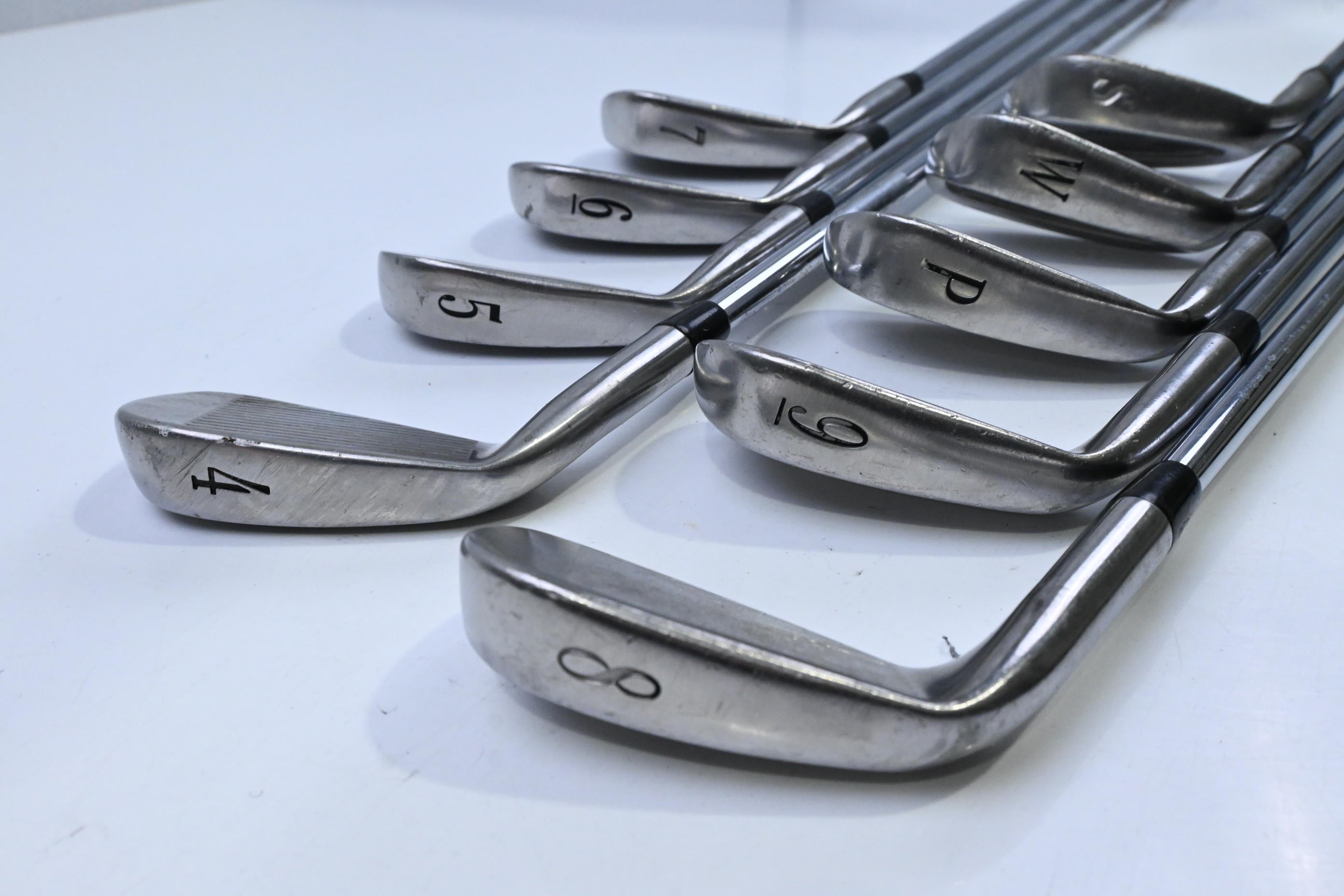 Titleist DCI 981 SL Irons / 3-PW+GW+SW / Regular Flex Dynamic Gold R300 Shafts