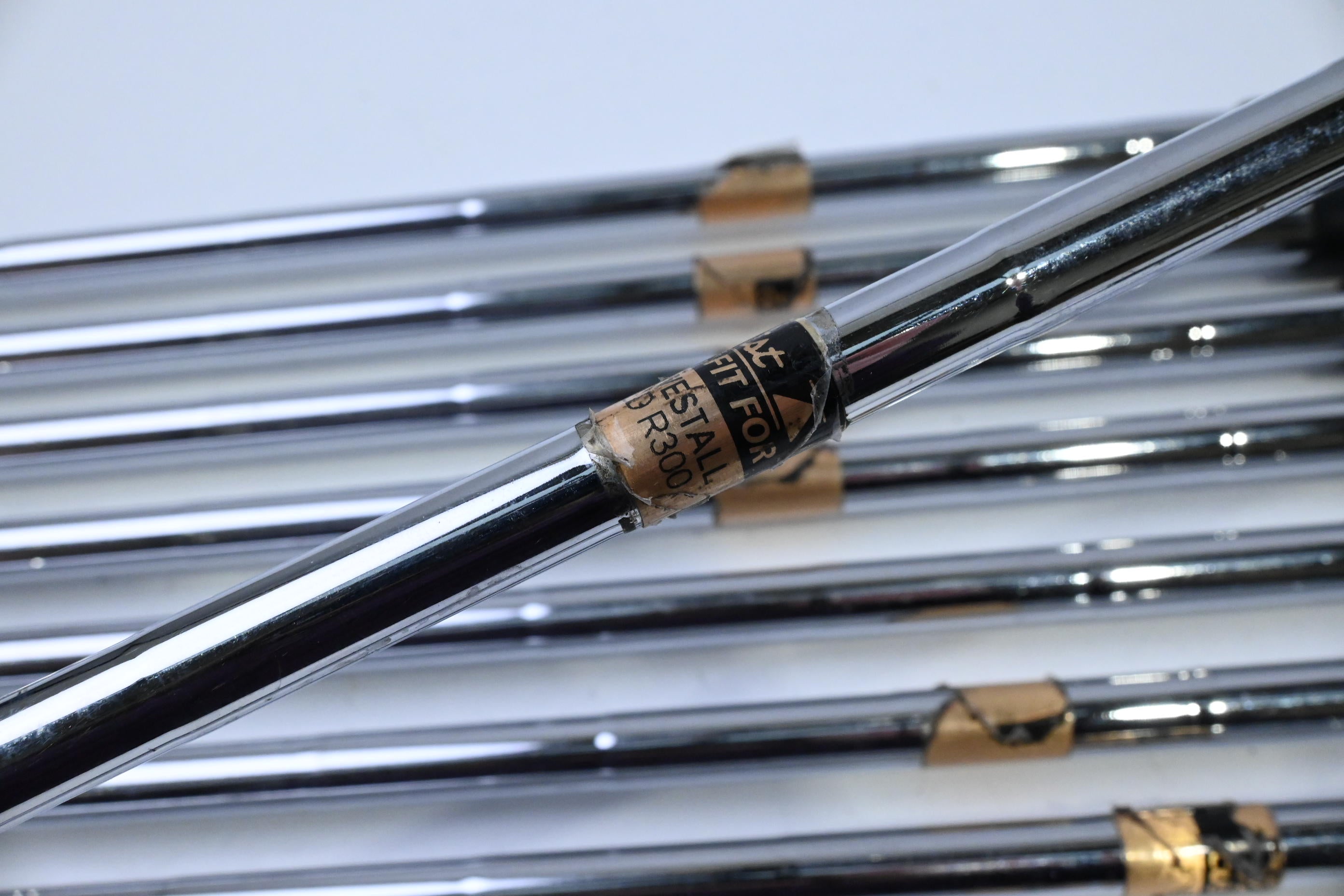 Titleist DCI 981 SL Irons / 3-PW+GW+SW / Regular Flex Dynamic Gold R300 Shafts