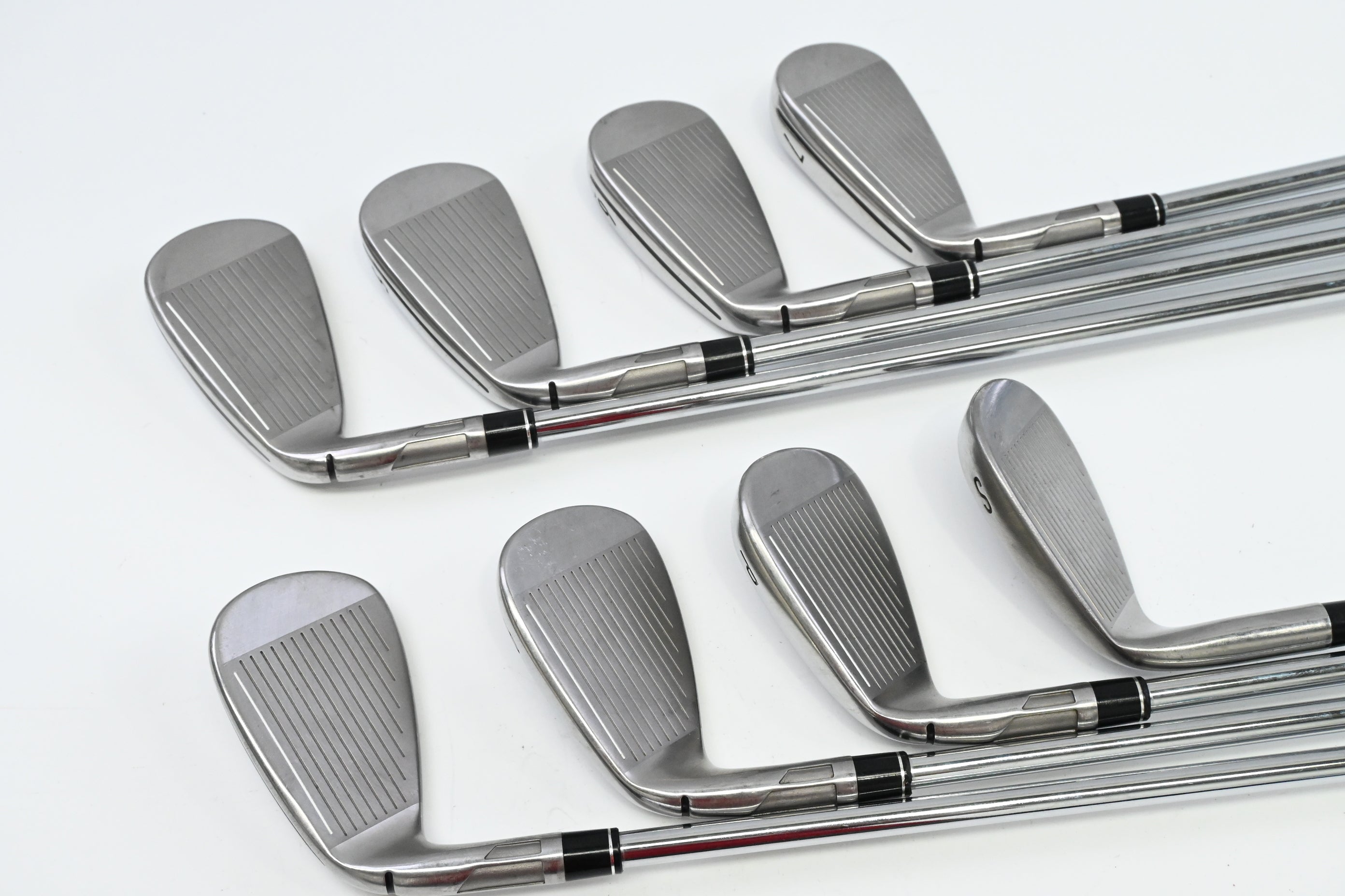 Taylormade SIM2 Max Irons / 4-PW+SW / Regular Flex KBS Max MT 85 Shafts