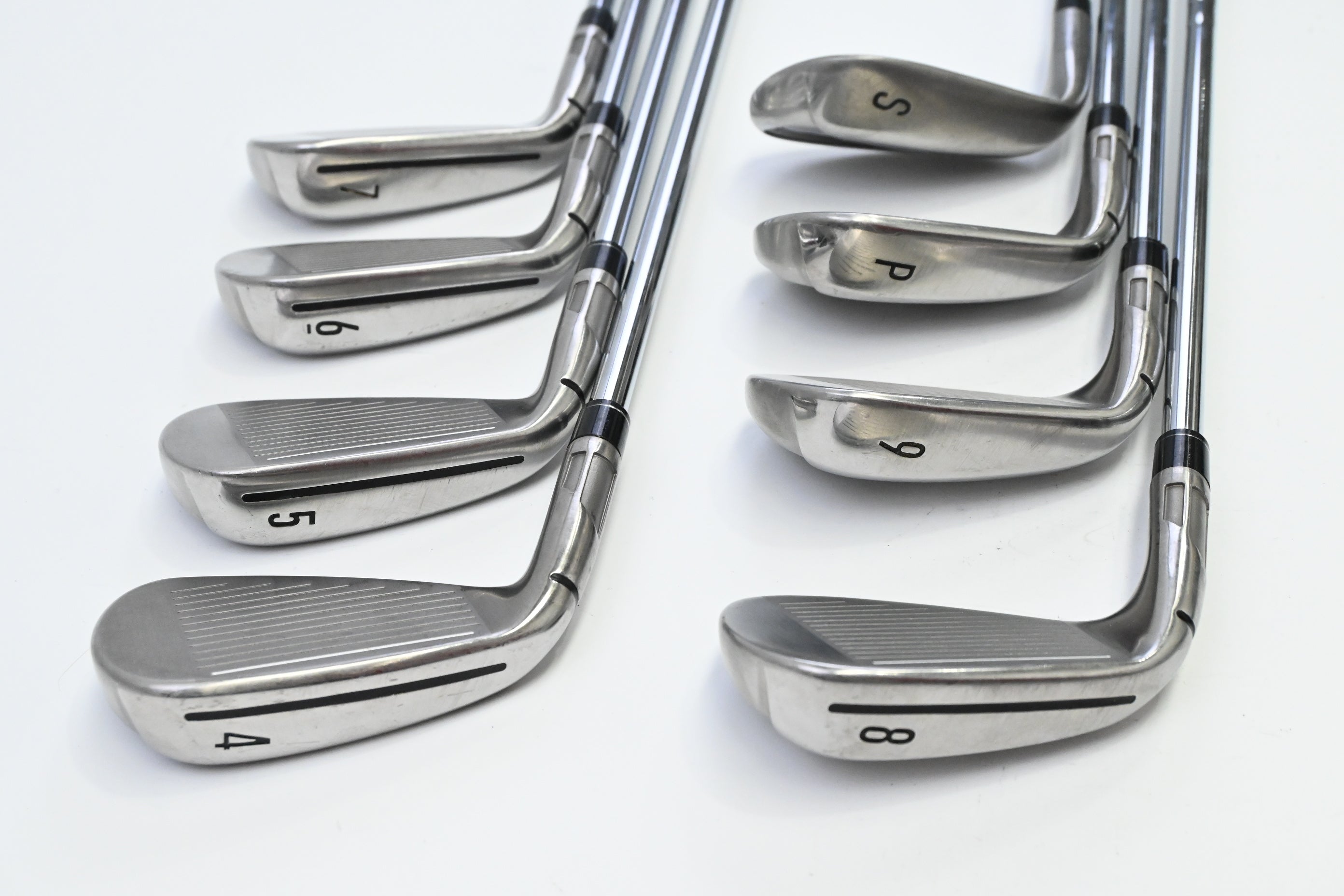 Taylormade SIM2 Max Irons / 4-PW+SW / Regular Flex KBS Max MT 85 Shafts