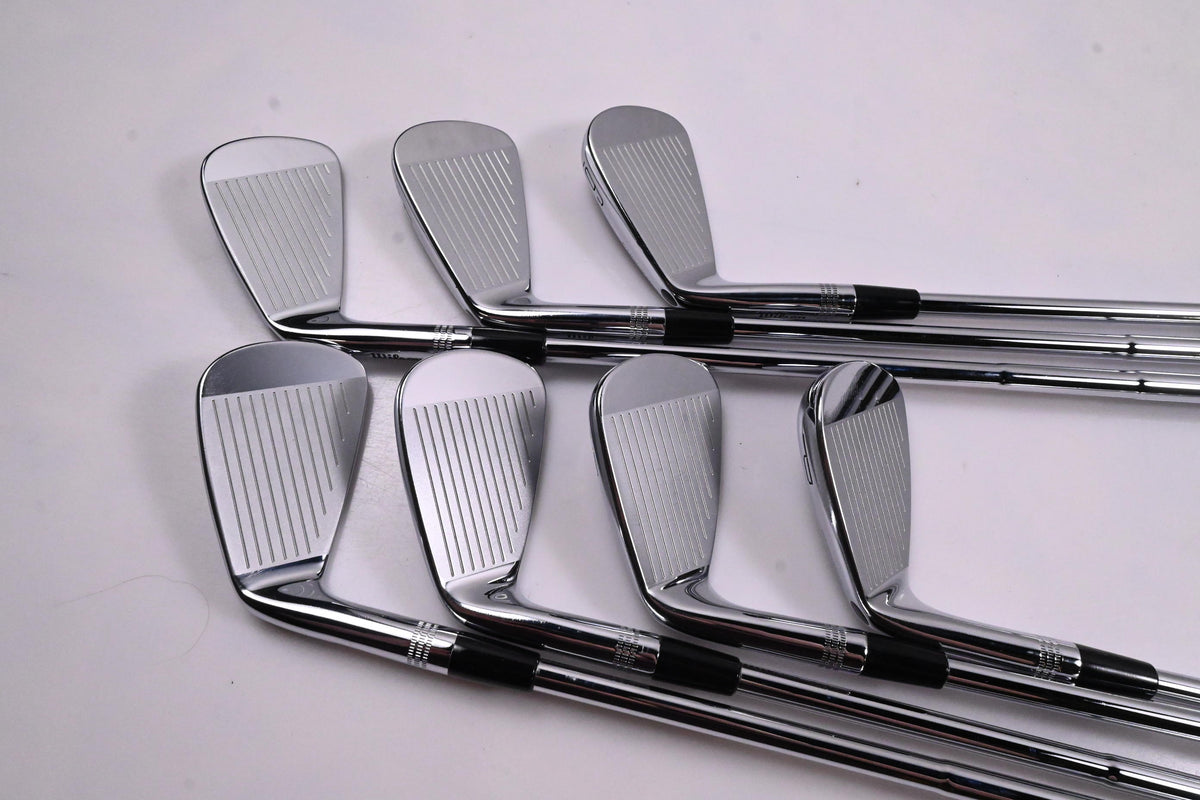 Wilson Staff Model Blade 2024 Irons / 4-PW / Stiff Flex Dynamic Gold Mid 115