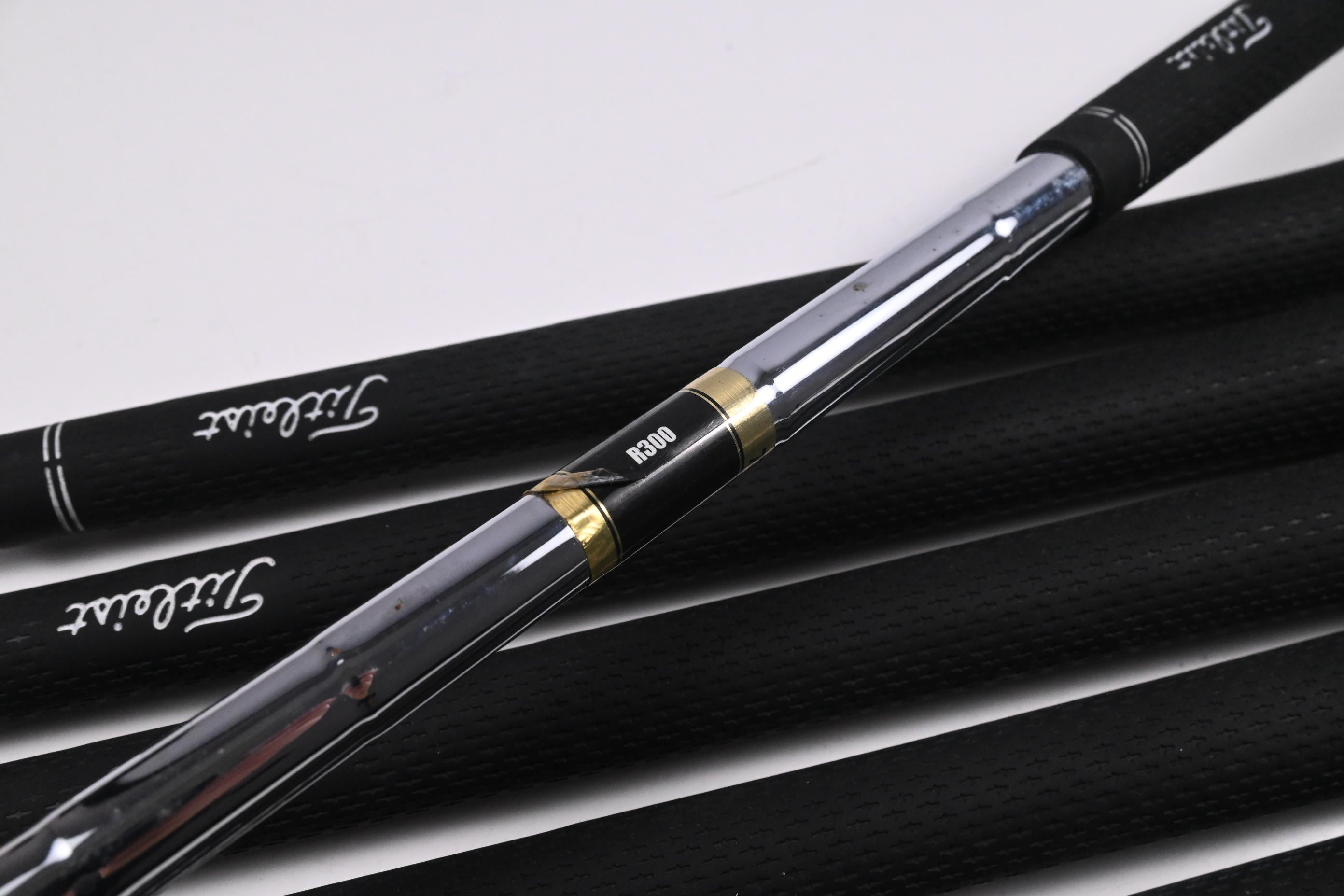 Titleist 712 AP1 Irons / 4-PW+GW / Regular Flex Dynalite Gold XP R300 Shafts