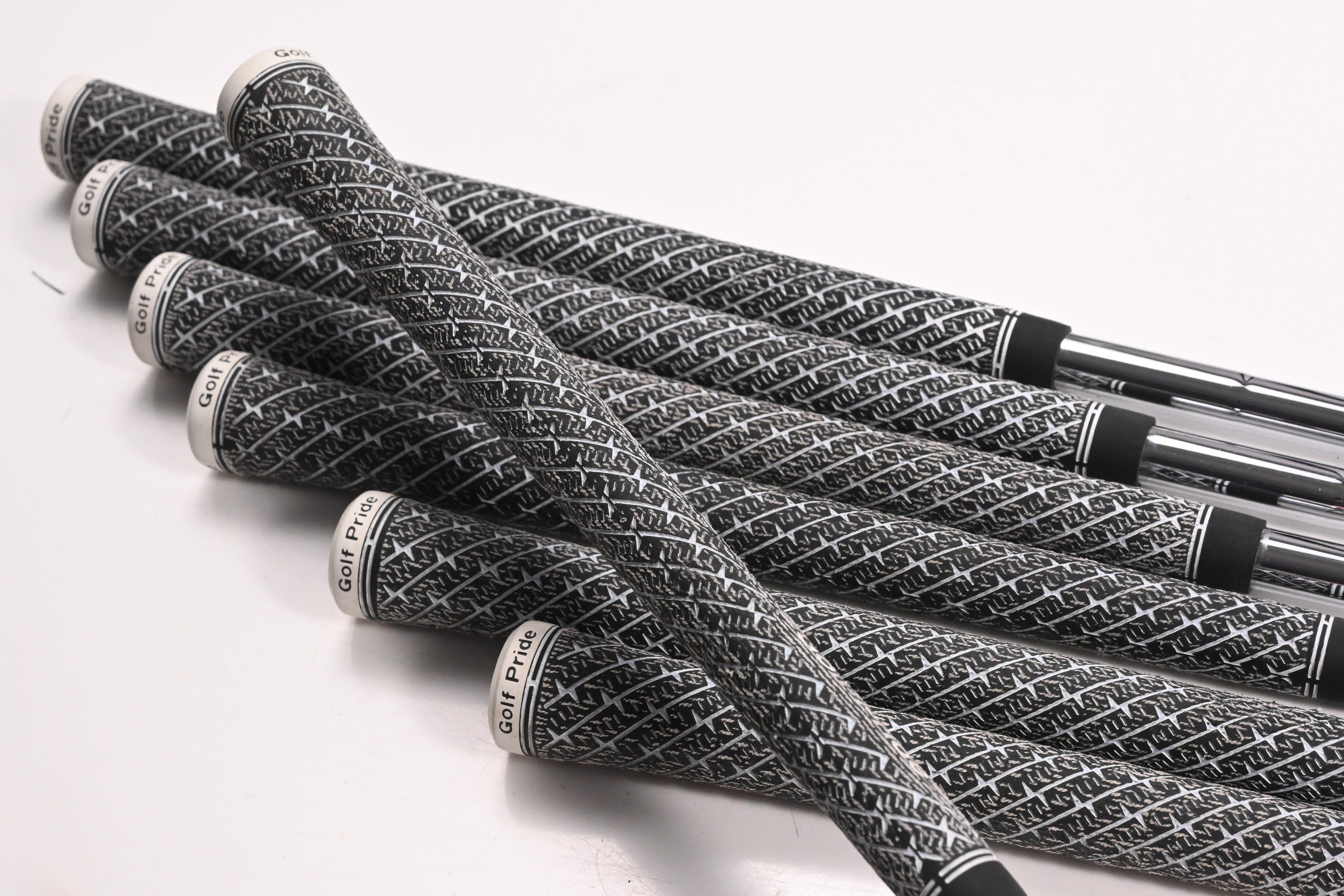 Dynamic Gold S400 Iron Shafts / Stiff Flex / Set of 7 / .355" Taper Tip