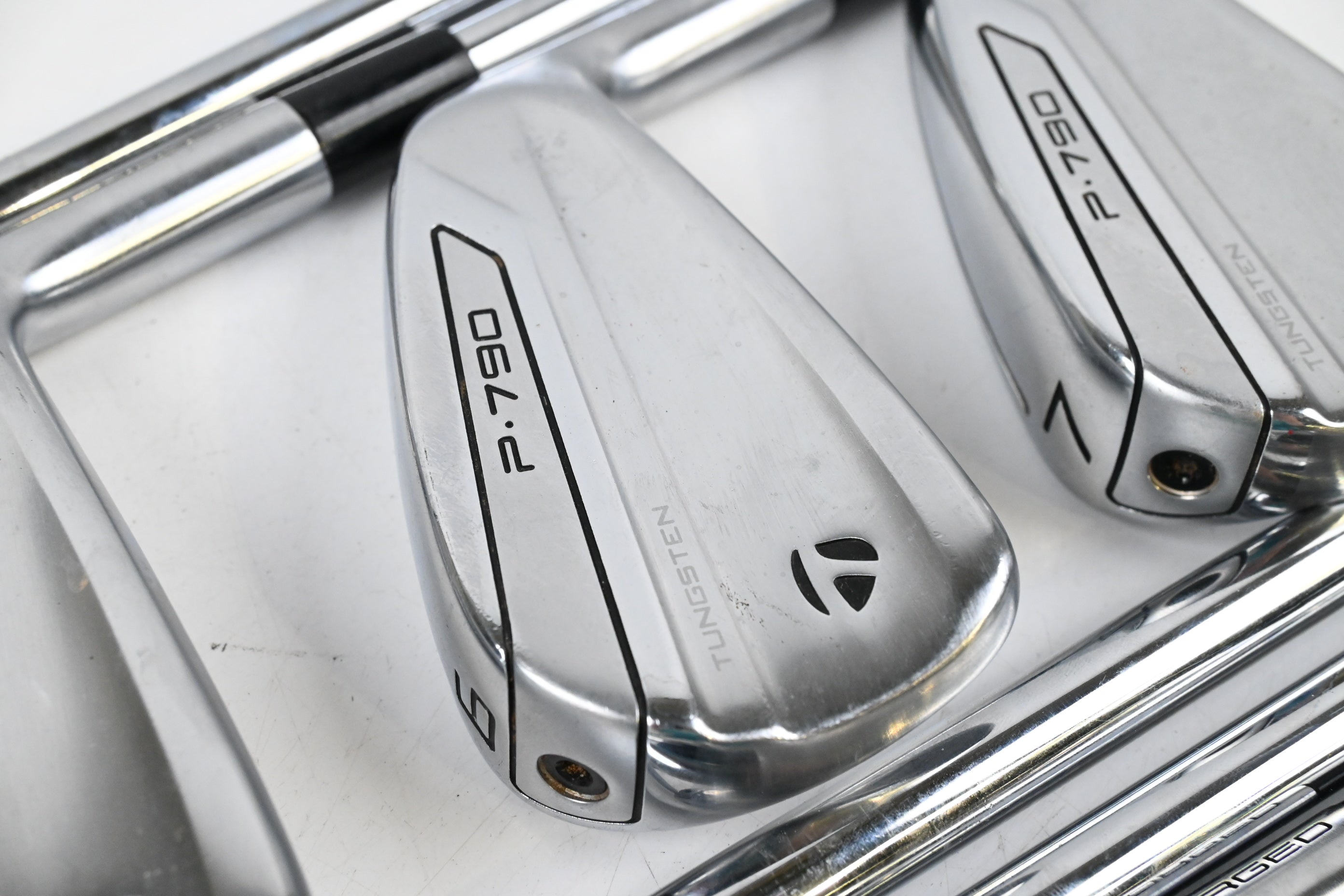 Taylormade P790 2019 Irons / 4-PW+GW / Stiff Flex Dynamic Gold 105 Shafts