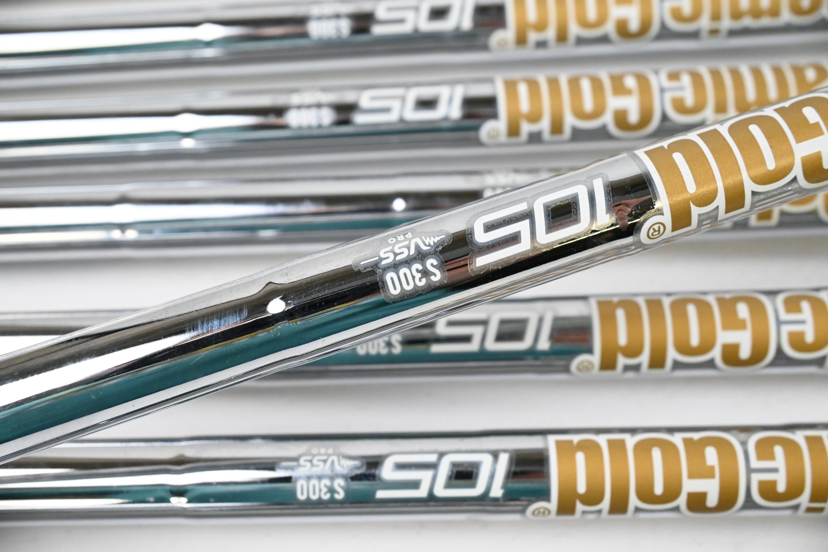 Taylormade P790 2019 Irons / 4-PW+GW / Stiff Flex Dynamic Gold 105 Shafts
