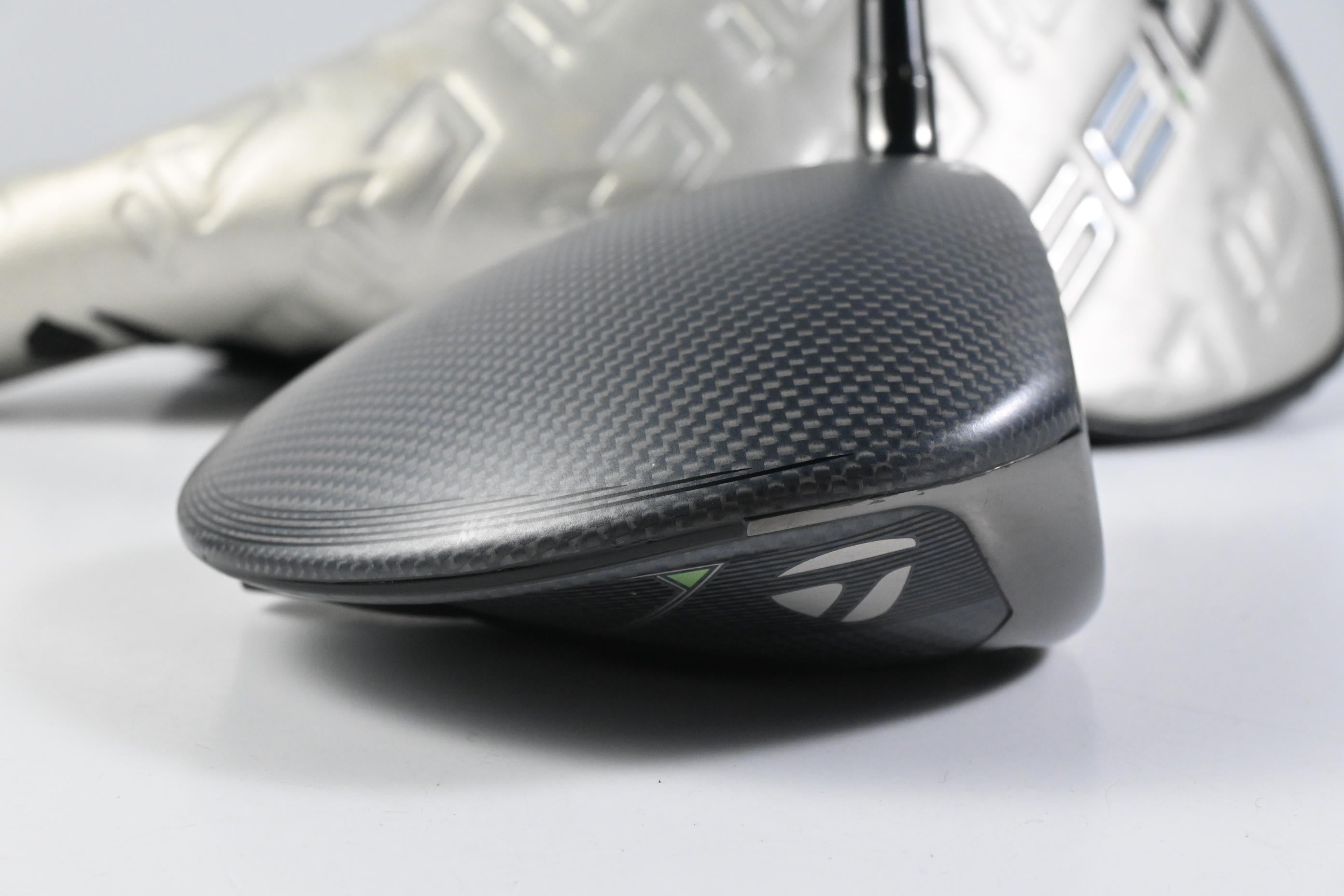 Taylormade Qi35 Driver / 9 Degree / Stiff Flex Kai'li Dark Waves White 60 Shaft