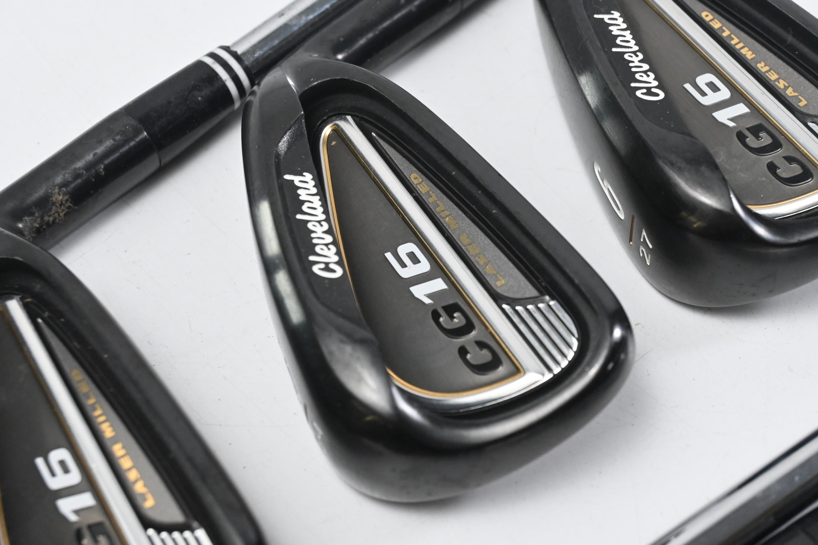Cleveland CG16 Black Pearl Irons / 4-PW / Regular Flex Cleveland Traction 85