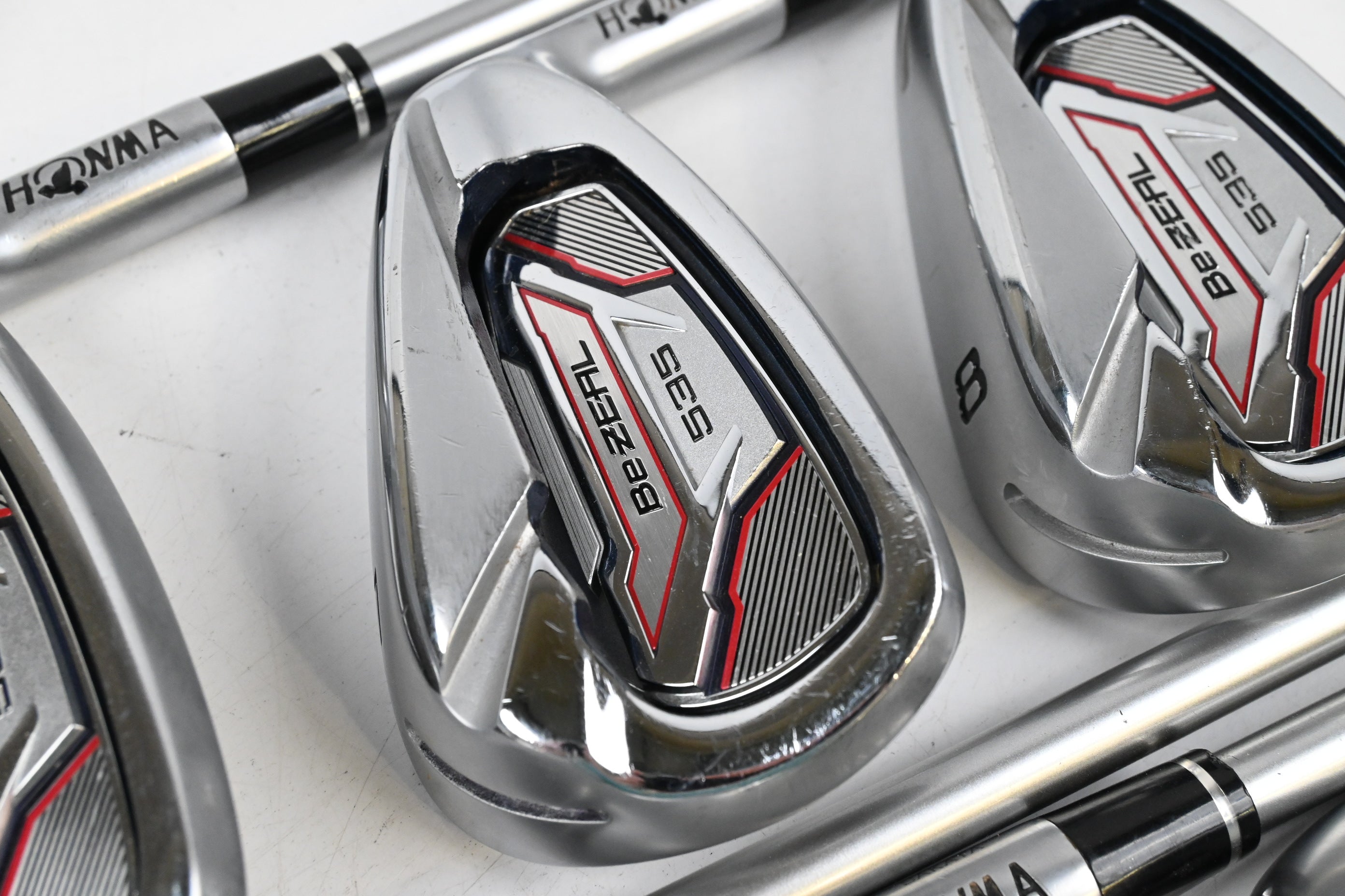 Honma Bezeal 535 Irons / 6-PW+GW / Regular Flex Vizard 48 Shafts