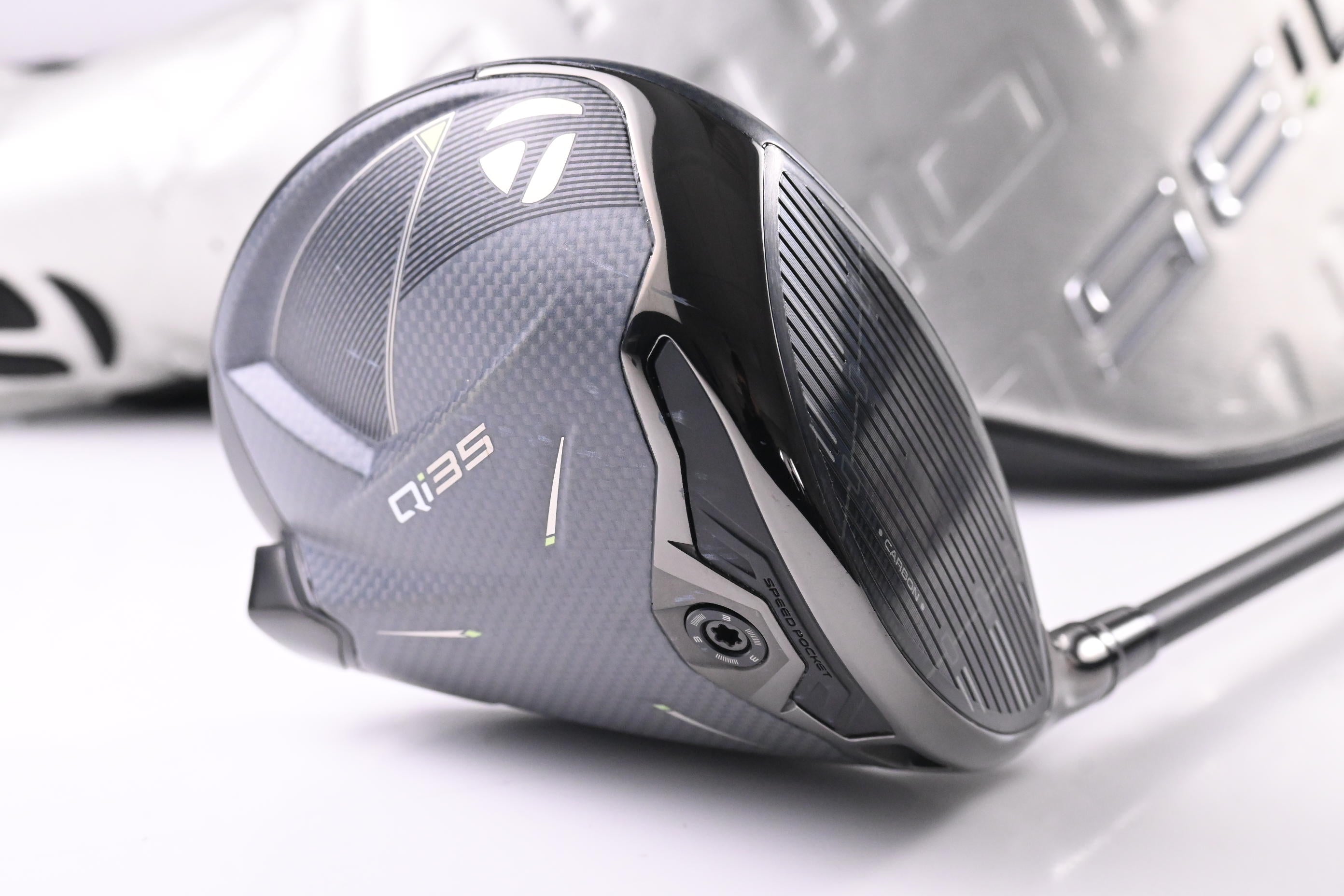 Taylormade Qi35 Driver / 10.5 Degree / Regular Flex Fujikura Ventus Blue 5 Shaft