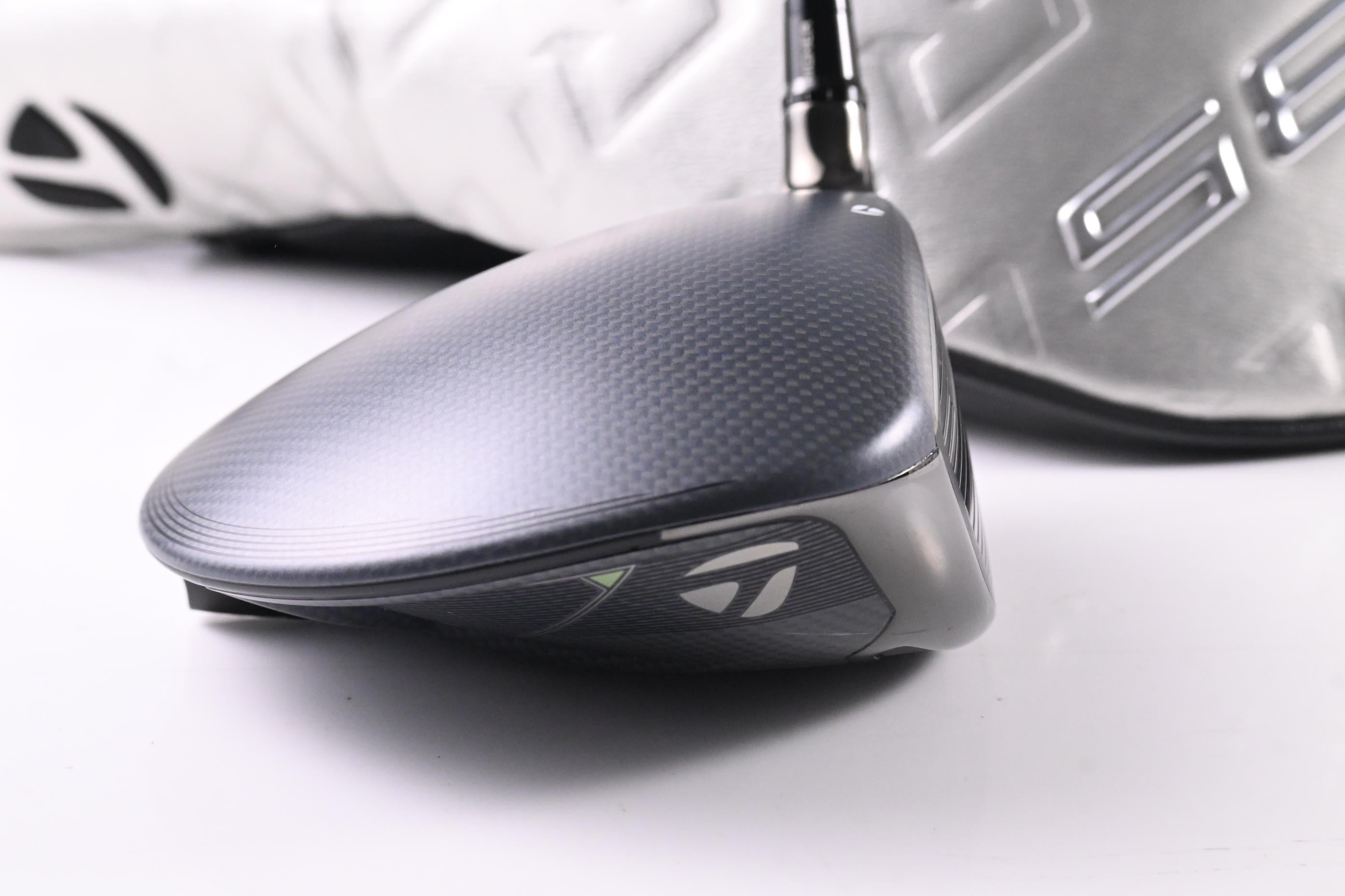 Taylormade Qi35 Driver / 10.5 Degree / Regular Flex Fujikura Ventus Blue 5 Shaft
