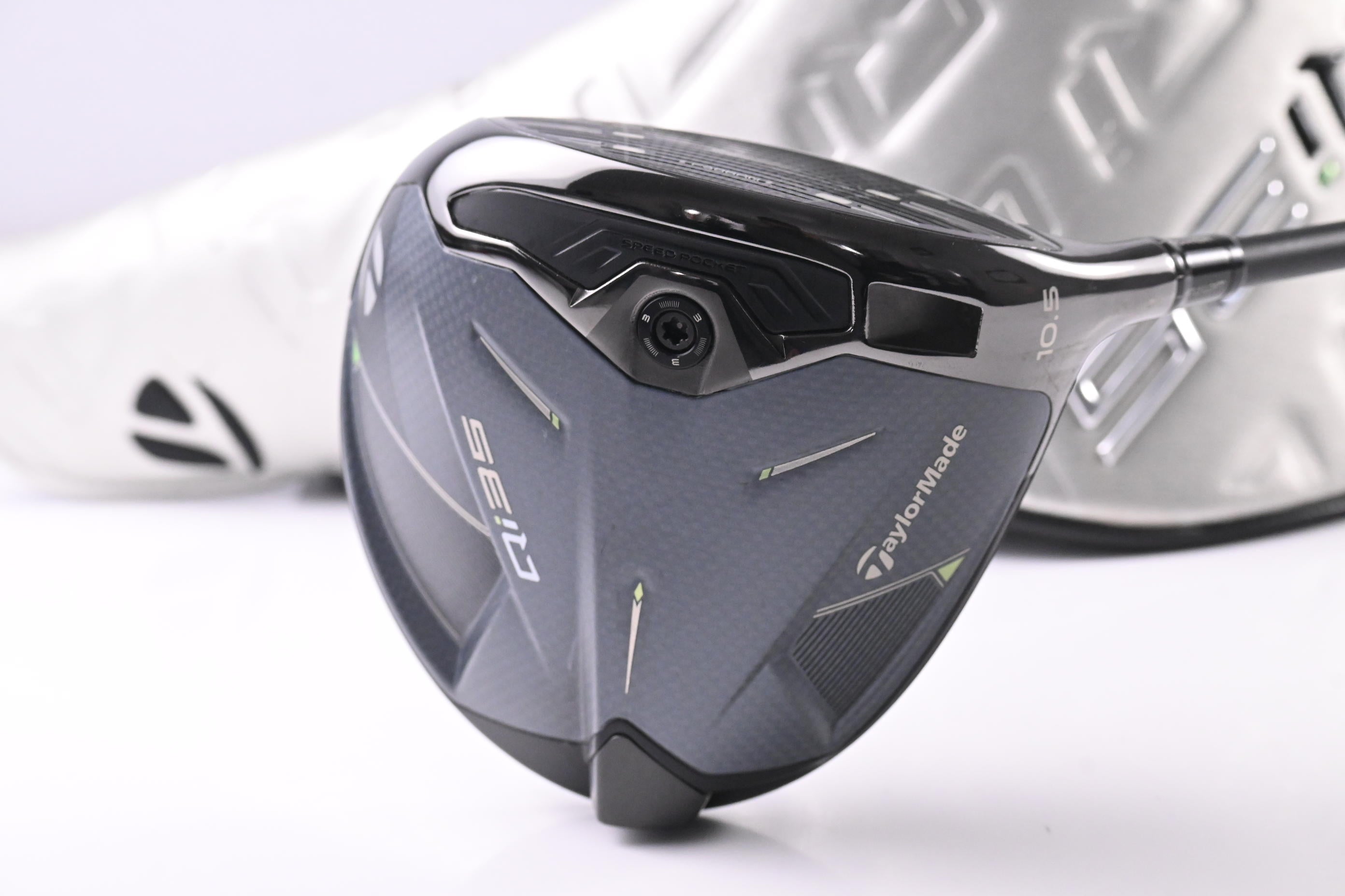 Taylormade Qi35 Driver / 10.5 Degree / Regular Flex Project X Cypher 2.0 50