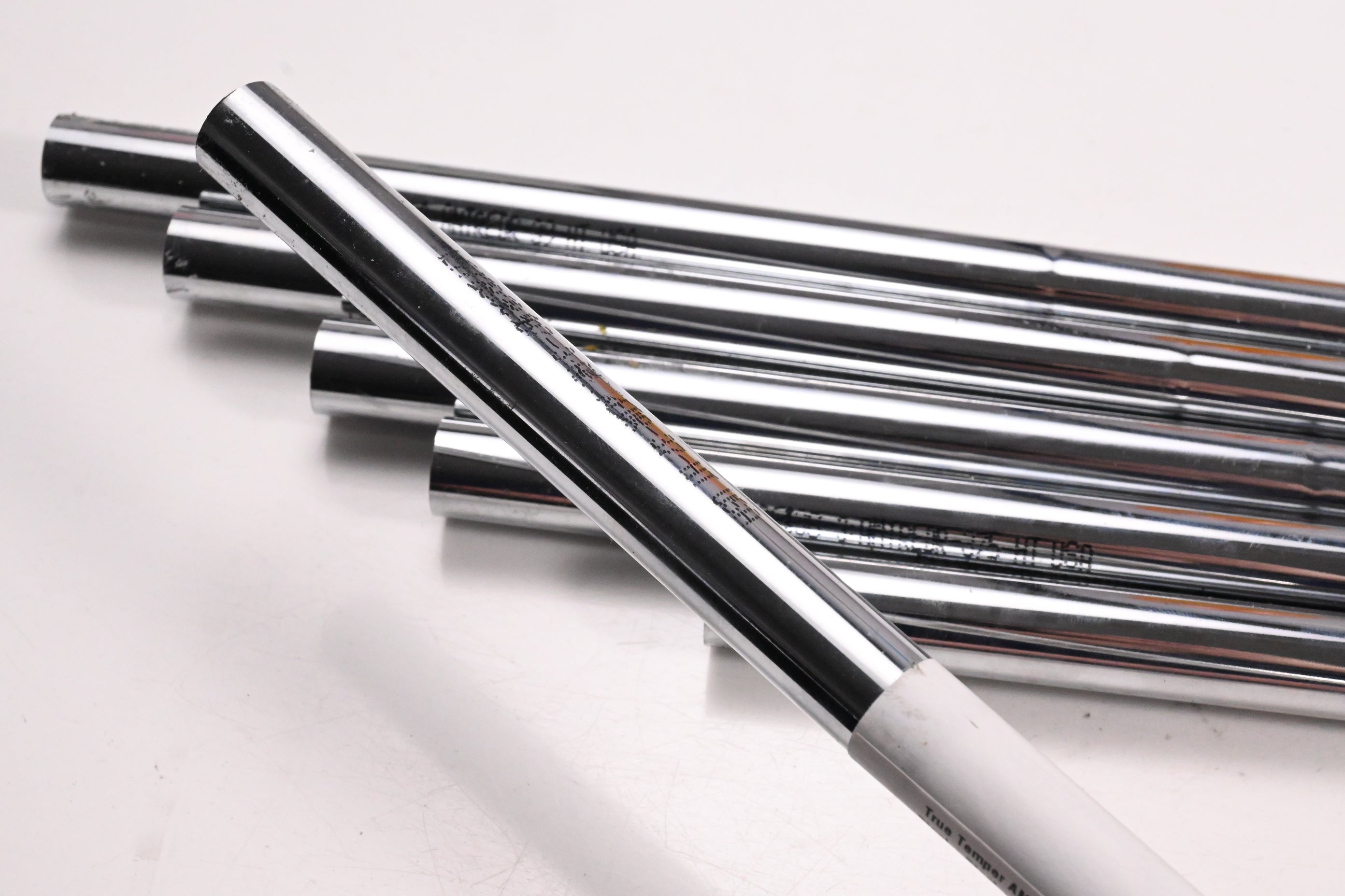 Dynamic Gold SL S300 Iron Shafts / Stiff Flex / Set Of 7 / .370" Tip