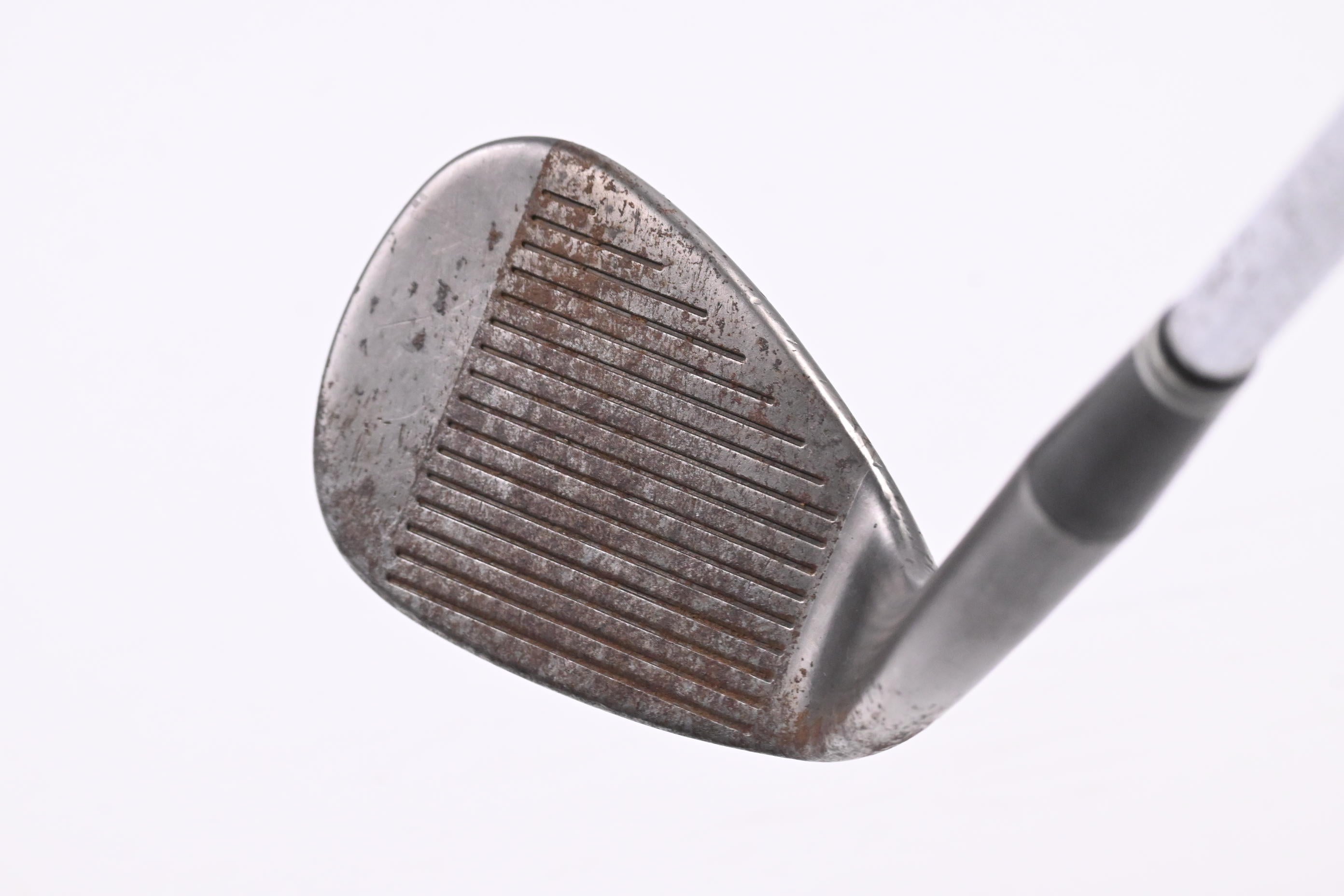 Cleveland 588 Tour Action Sand Wedge / 56 Degree / Wedge Flex Dynamic Gold