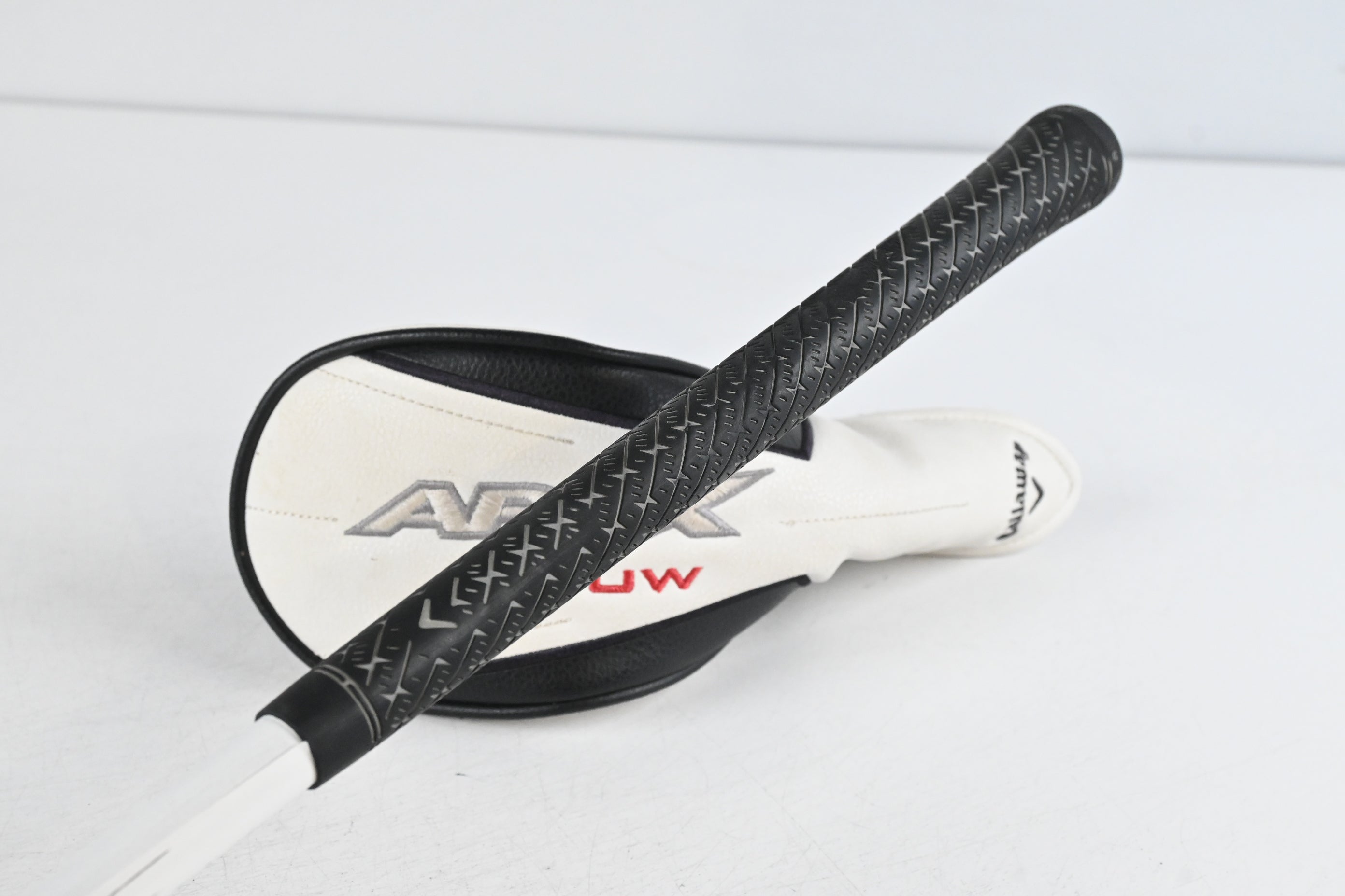 Callaway Apex UW 24 #2 Hybrid / 17 Degree / Stiff Flex MMT Black 70 Shaft