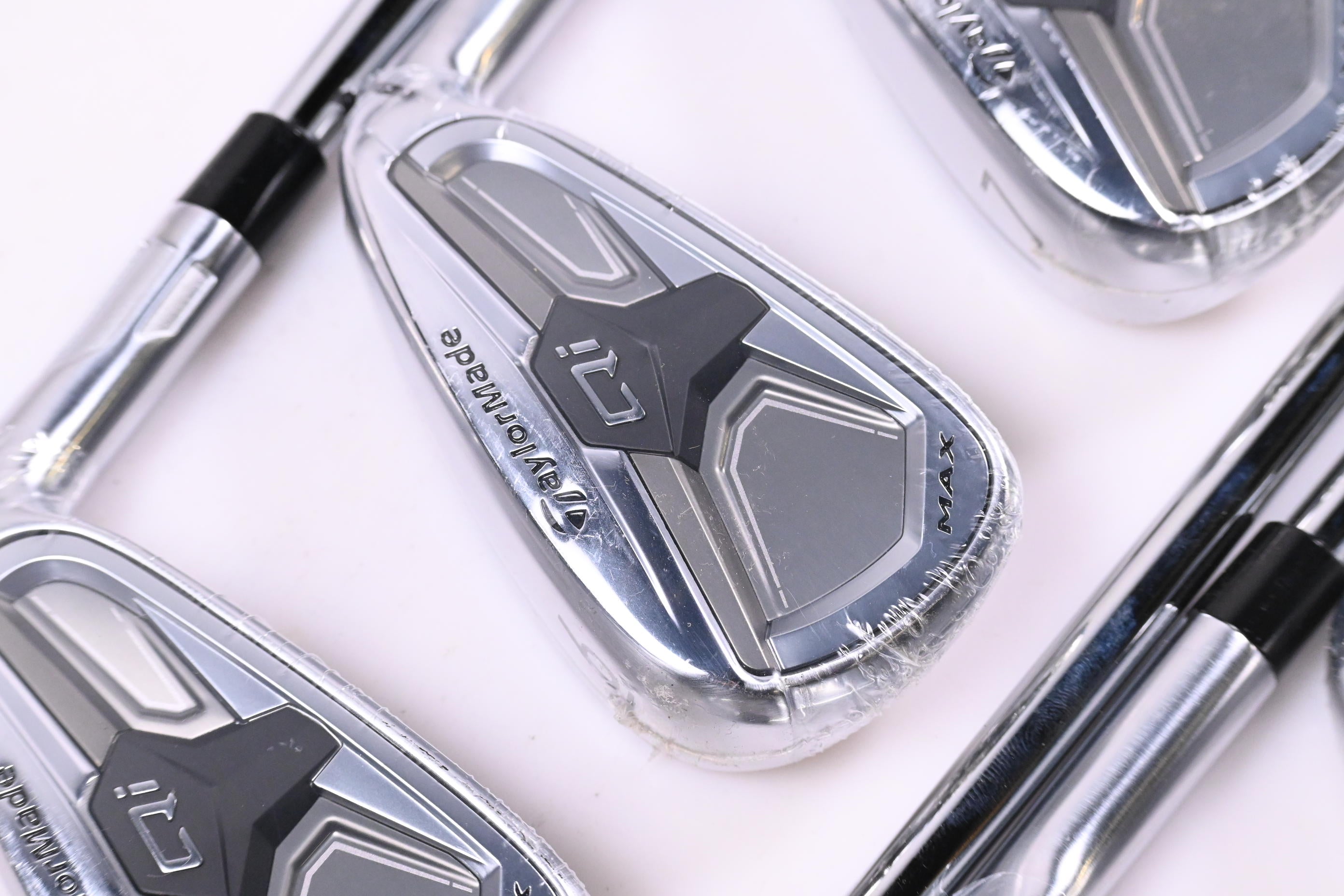 Taylormade Qi Max Irons / 5-PW+SW / Regular Flex KBS MAX MT 85 Shafts