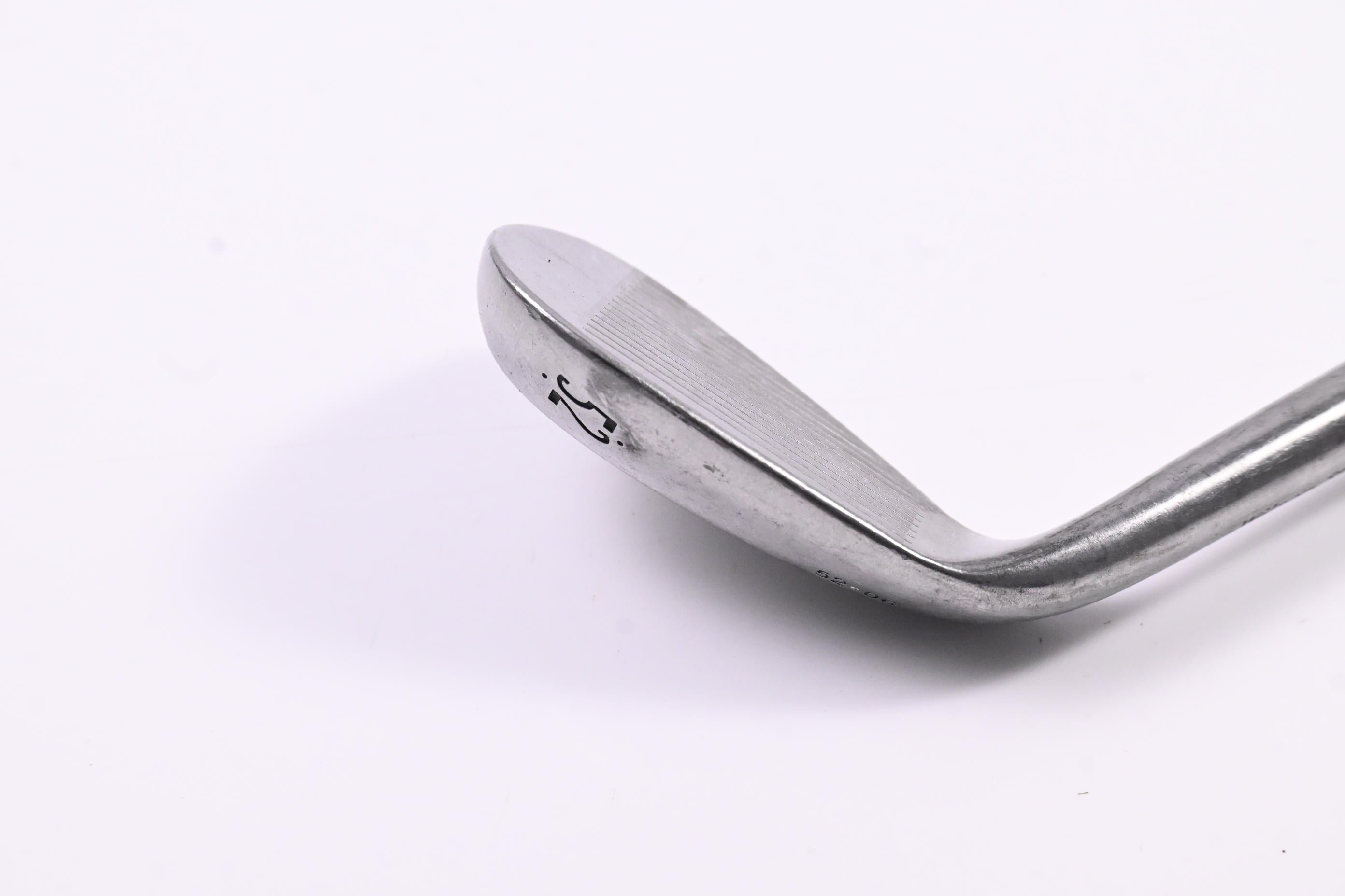 Wilson FG Tour Traction Control Gap Wedge / 52 Degree / Wedge Flex Dynamic Gold