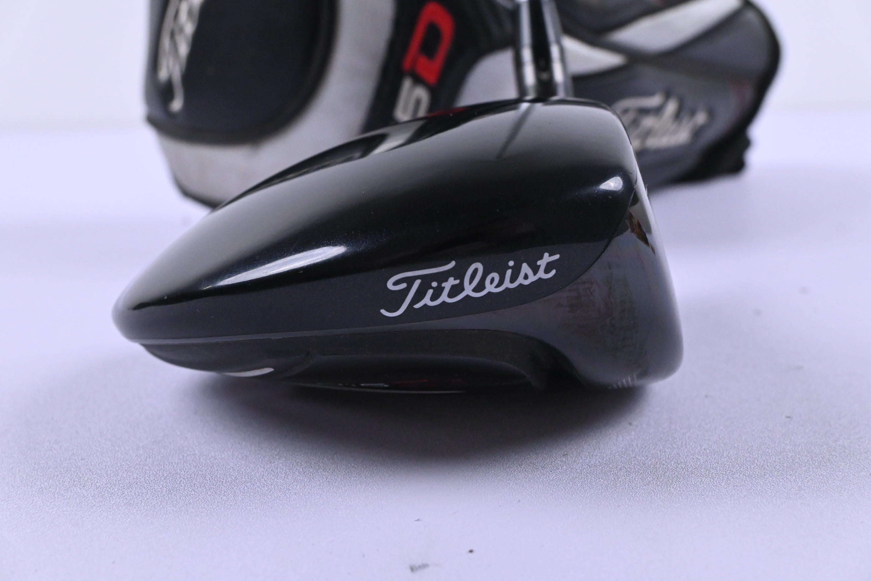 Titleist 915 D2 Driver / 9.5 Degree / Stiff Flex Aldila Rogue Silver 60 Shaft