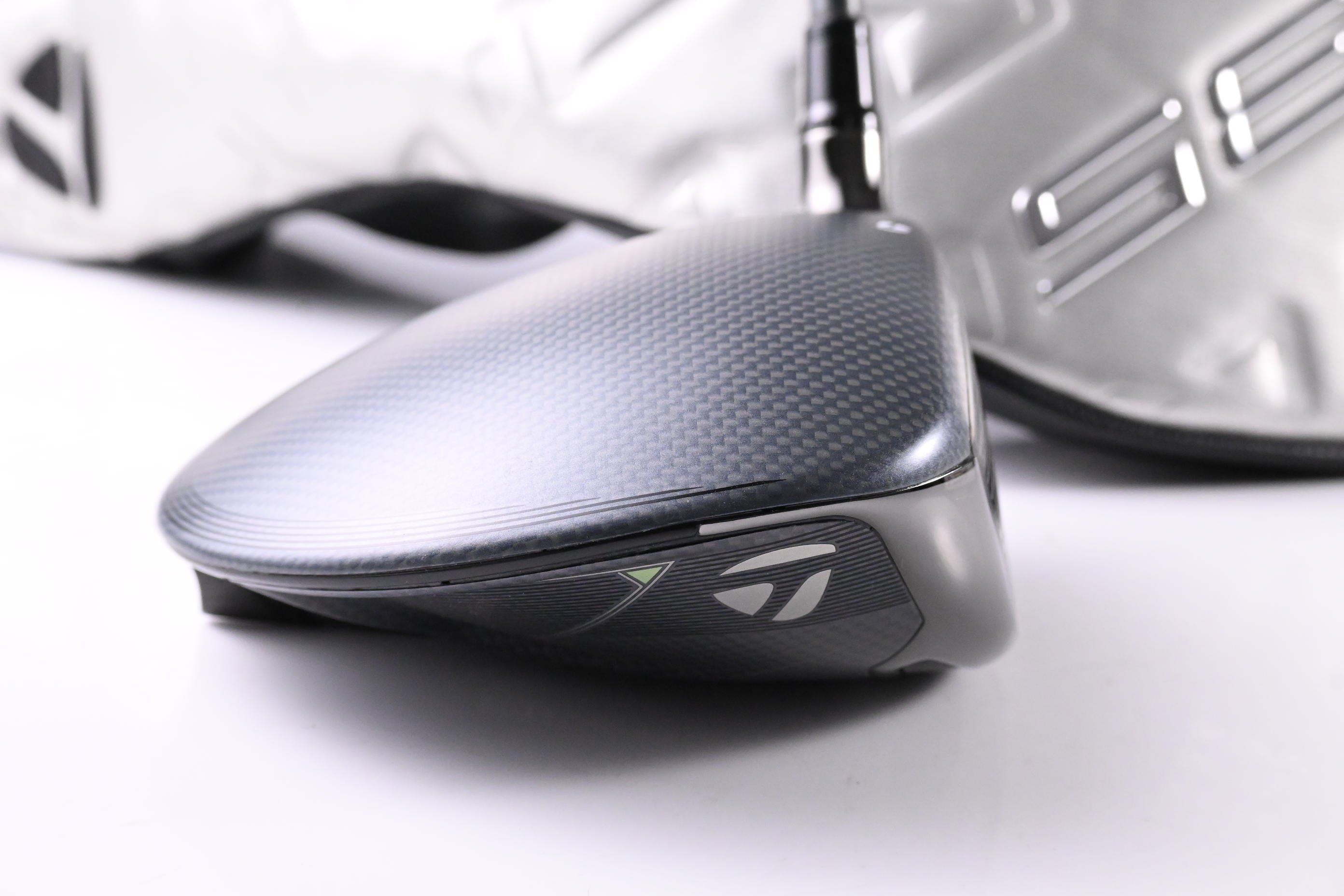 Taylormade Qi35 Driver / 10.5 Degree / X-Flex HZRDUS Smoke Green 60 Shaft