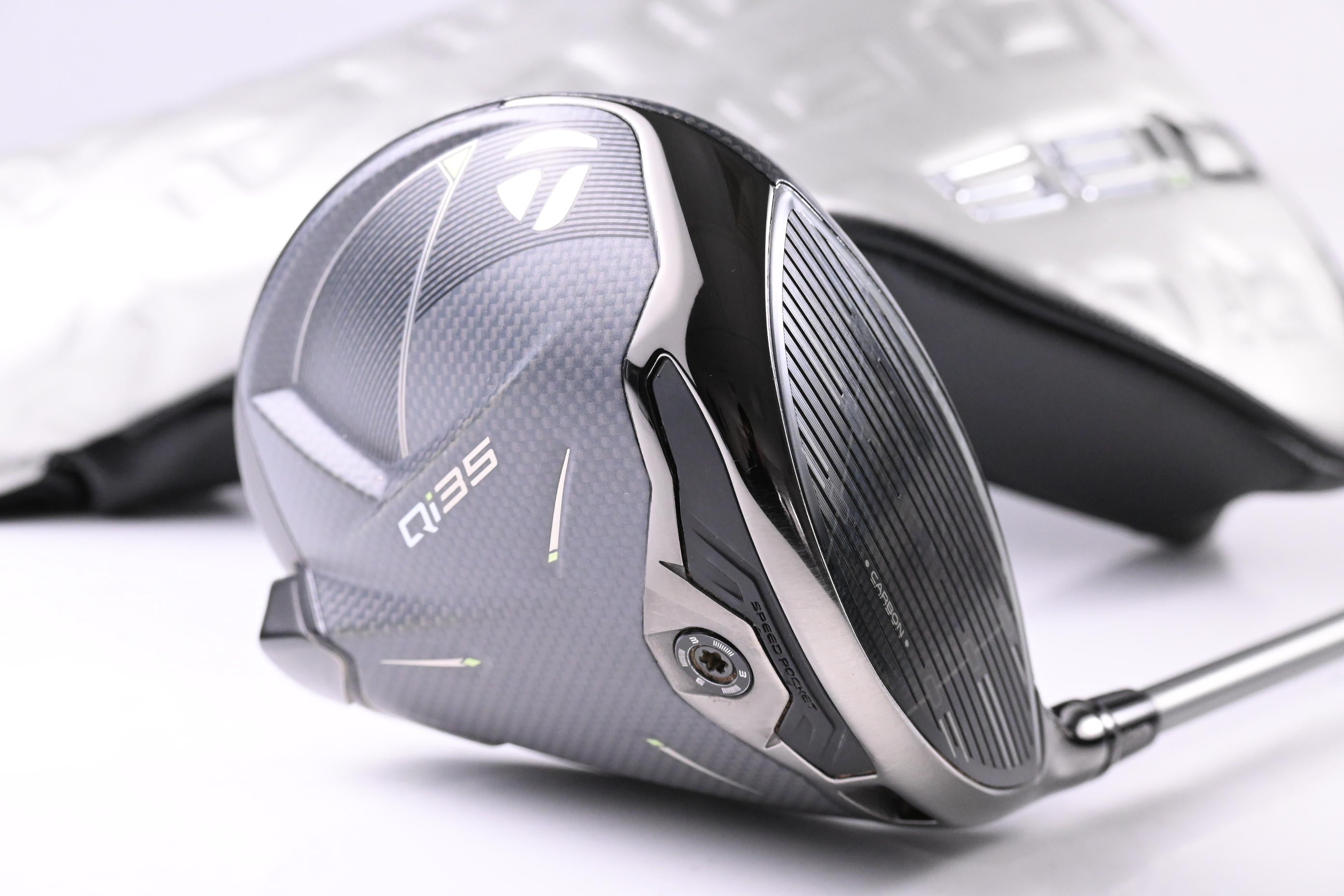 Taylormade Qi35 Driver / 10.5 Degree / Regular Flex Air Speeder 50 Shaft