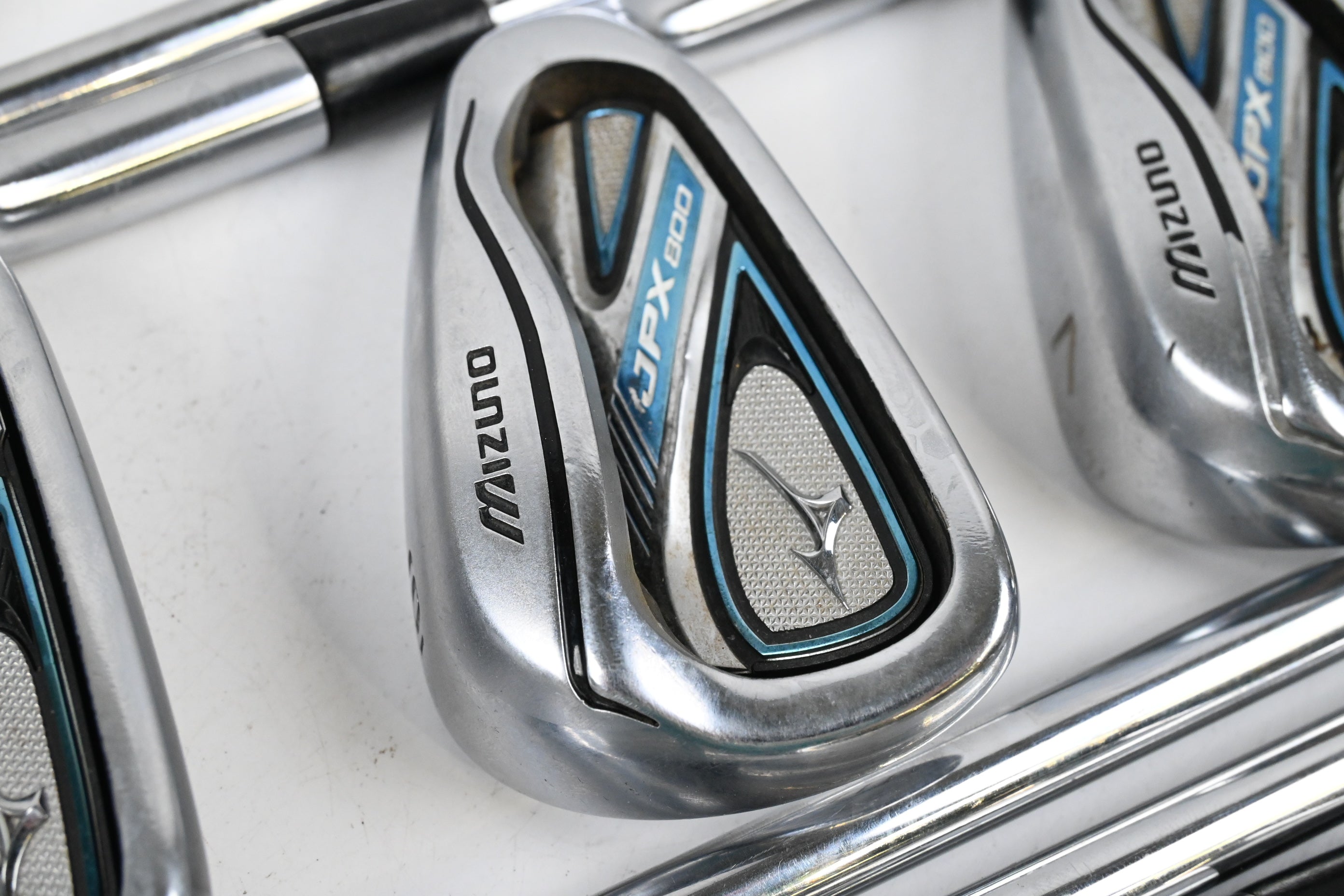 Mizuno JPX 800 Irons / 4-PW+GW / Regular Flex Dynalite Gold XP R300 Shafts