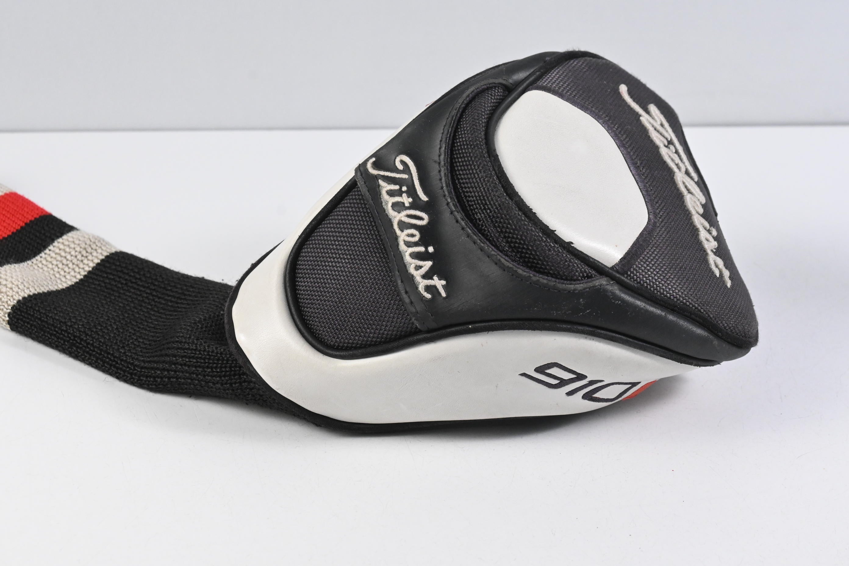 Titleist 910 D3 Driver / 9.5 Degree / Stiff Flex Aldila R.I.P Black 60 Shaft