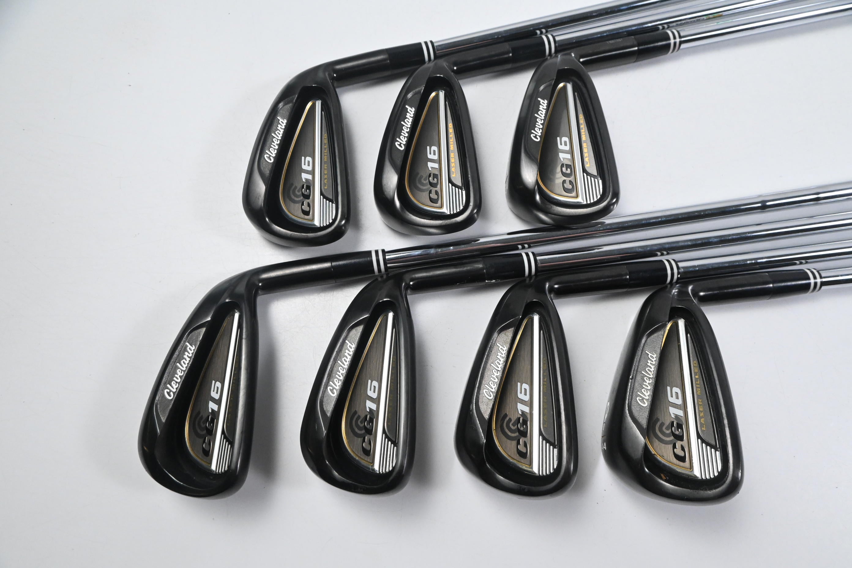 Cleveland CG16 Black Pearl Irons / 4-PW / Regular Flex Traction 85 Shafts