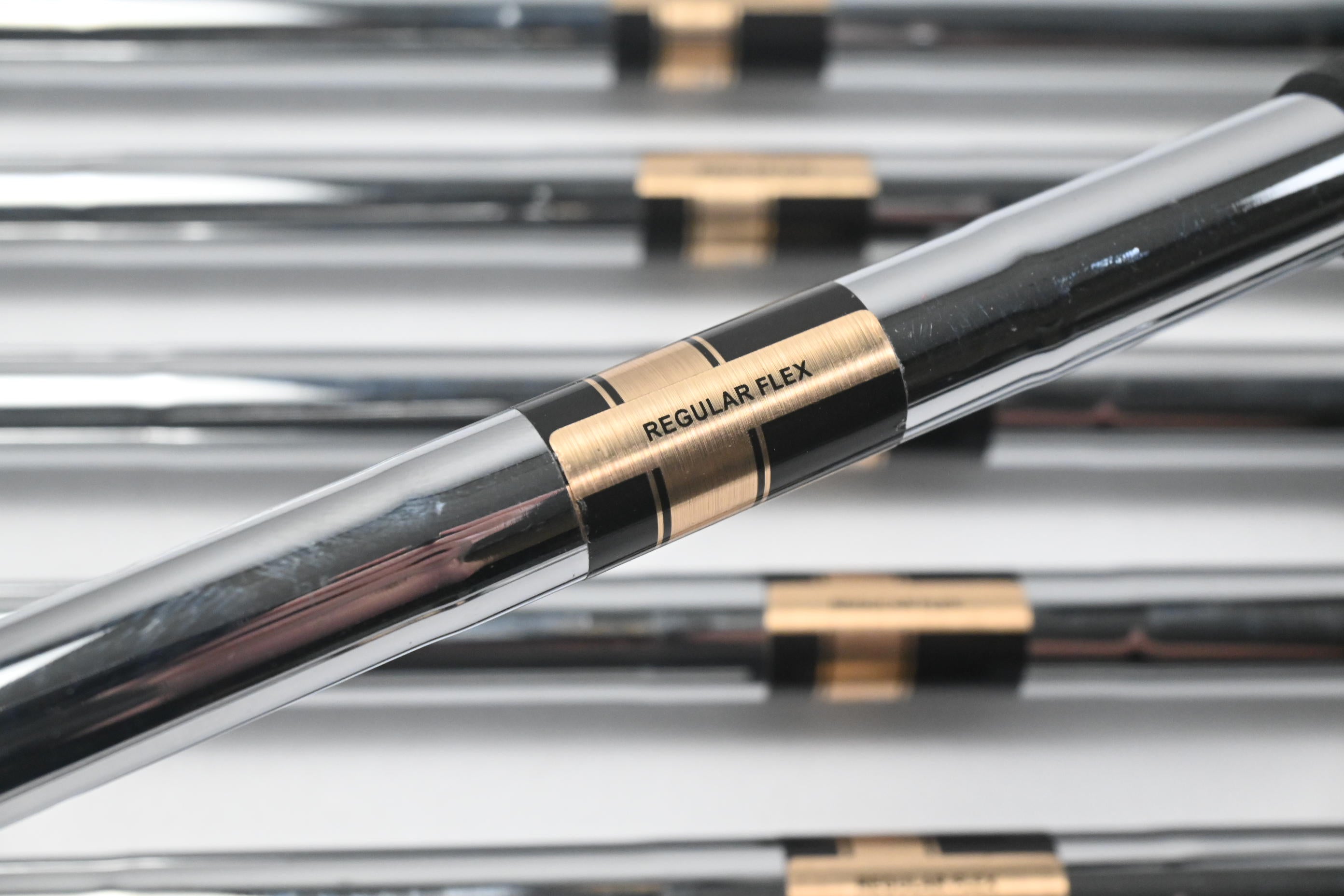 Cleveland CG16 Black Pearl Irons / 4-PW / Regular Flex Traction 85 Shafts