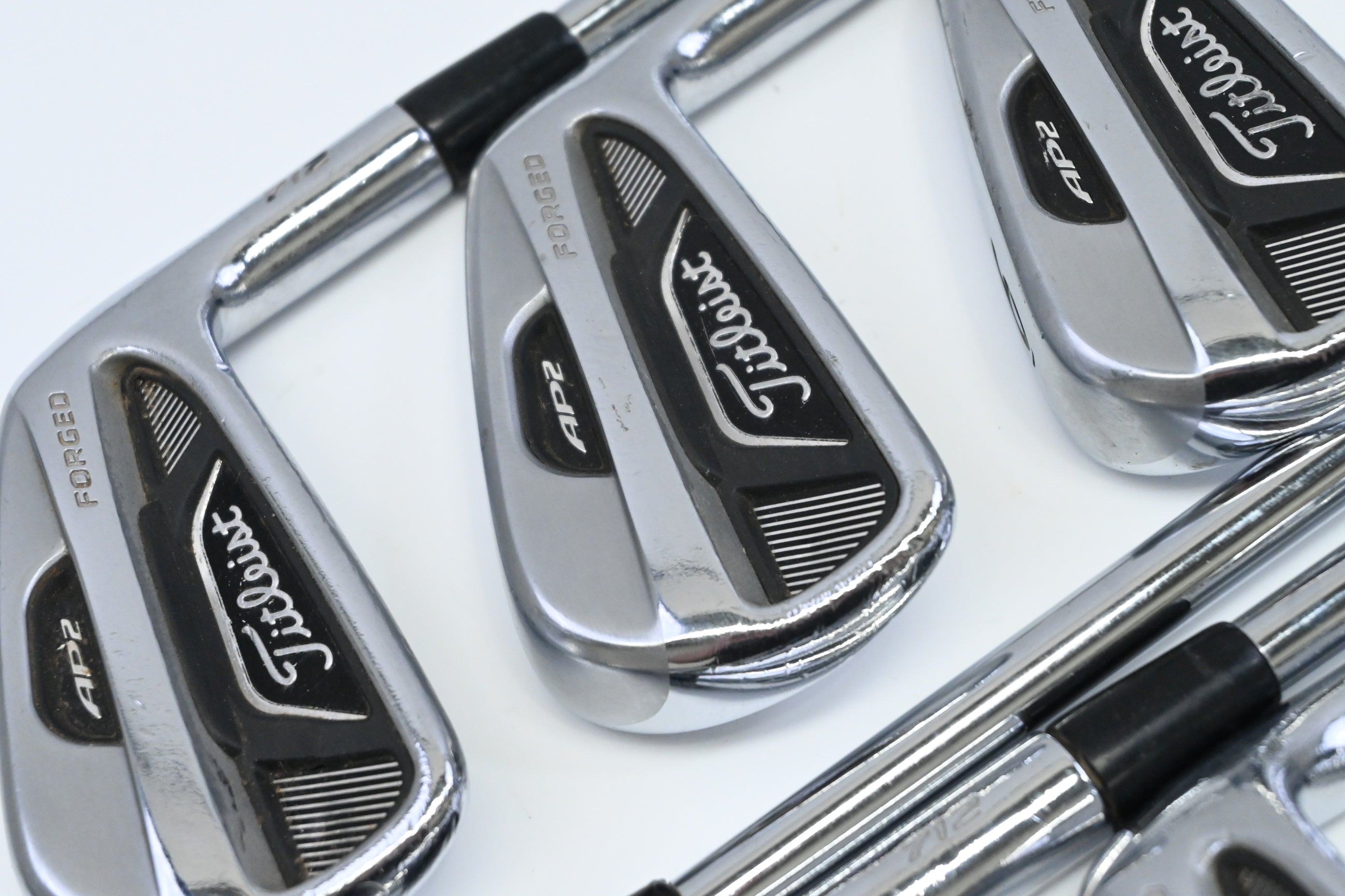 Titleist 712 AP2 Irons / 4-PW / Stiff Flex Dynalite Gold XP S300 Shafts