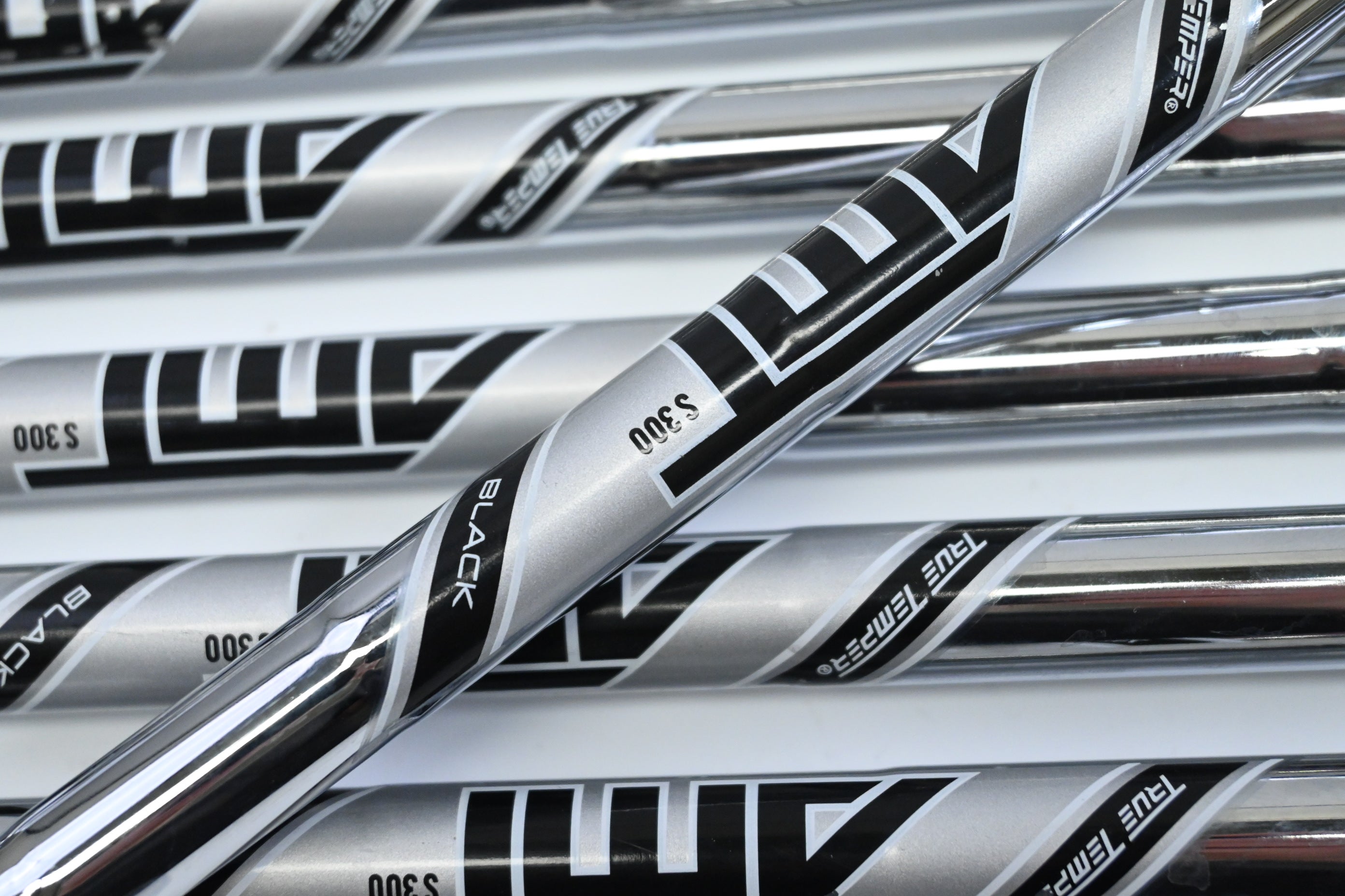 Titleist MB 620/T200 Combo Irons / 4-PW / Stiff Flex AMT Black S300 Shafts