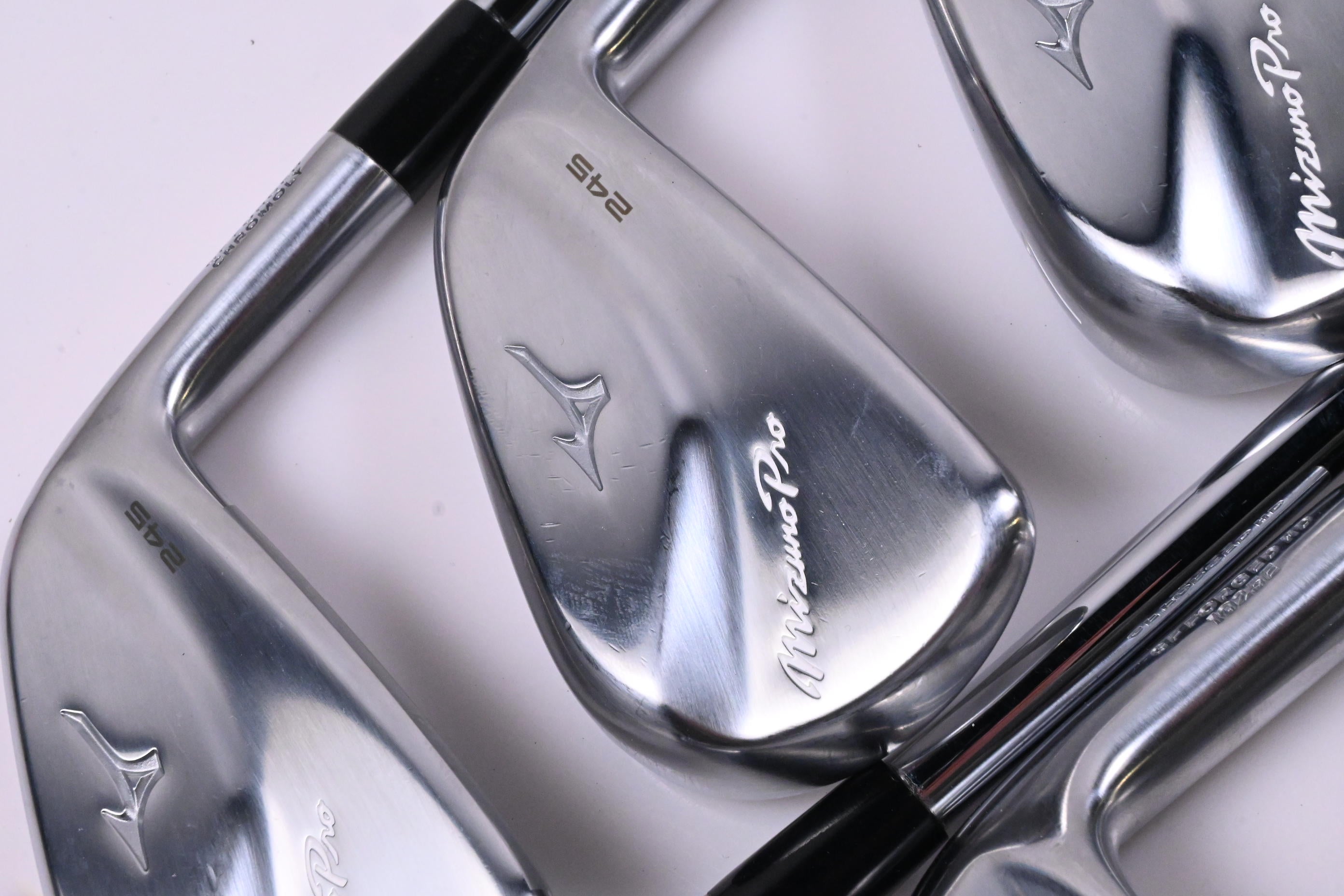 Mizuno Pro 245 Irons / 5-PW / Regular Flex Dynamic Gold Mid 100 R300 Shafts