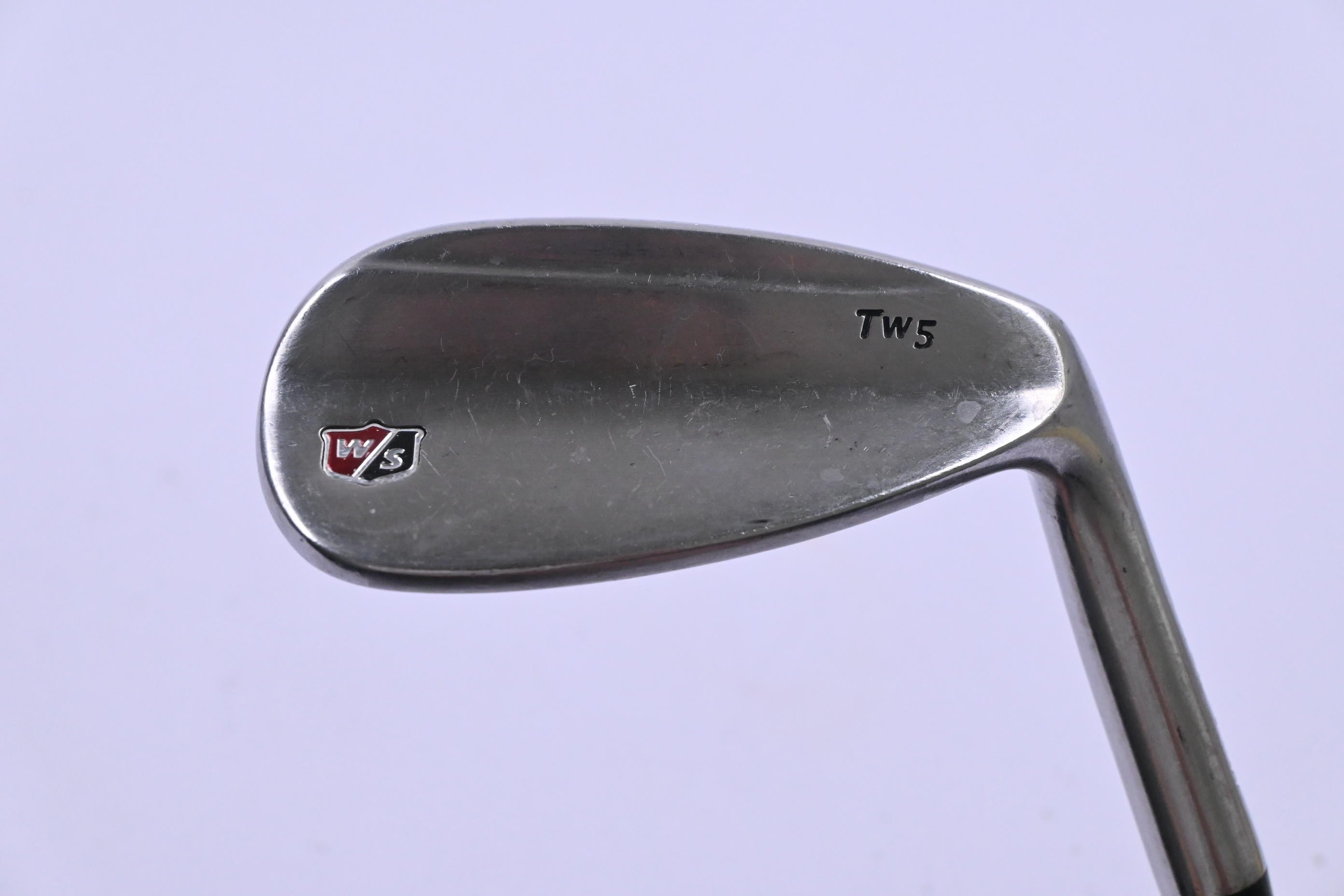Wilson TW5 Gap Wedge / 52 Degree / Regular Flex Dynamic Gold R300 Shaft