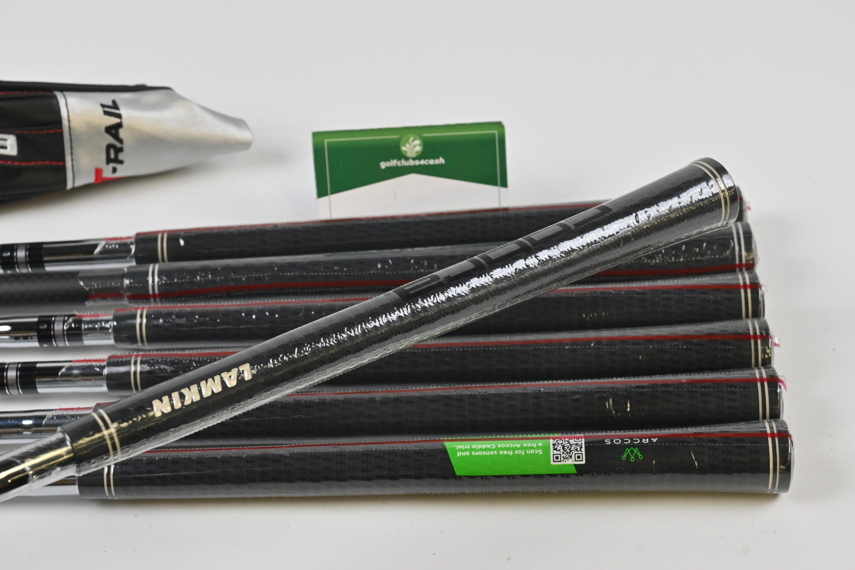 Cobra T-Rail Hybrid Combo Irons / 5H+6-PW+SW / Regular Flex Cobra Ultralite