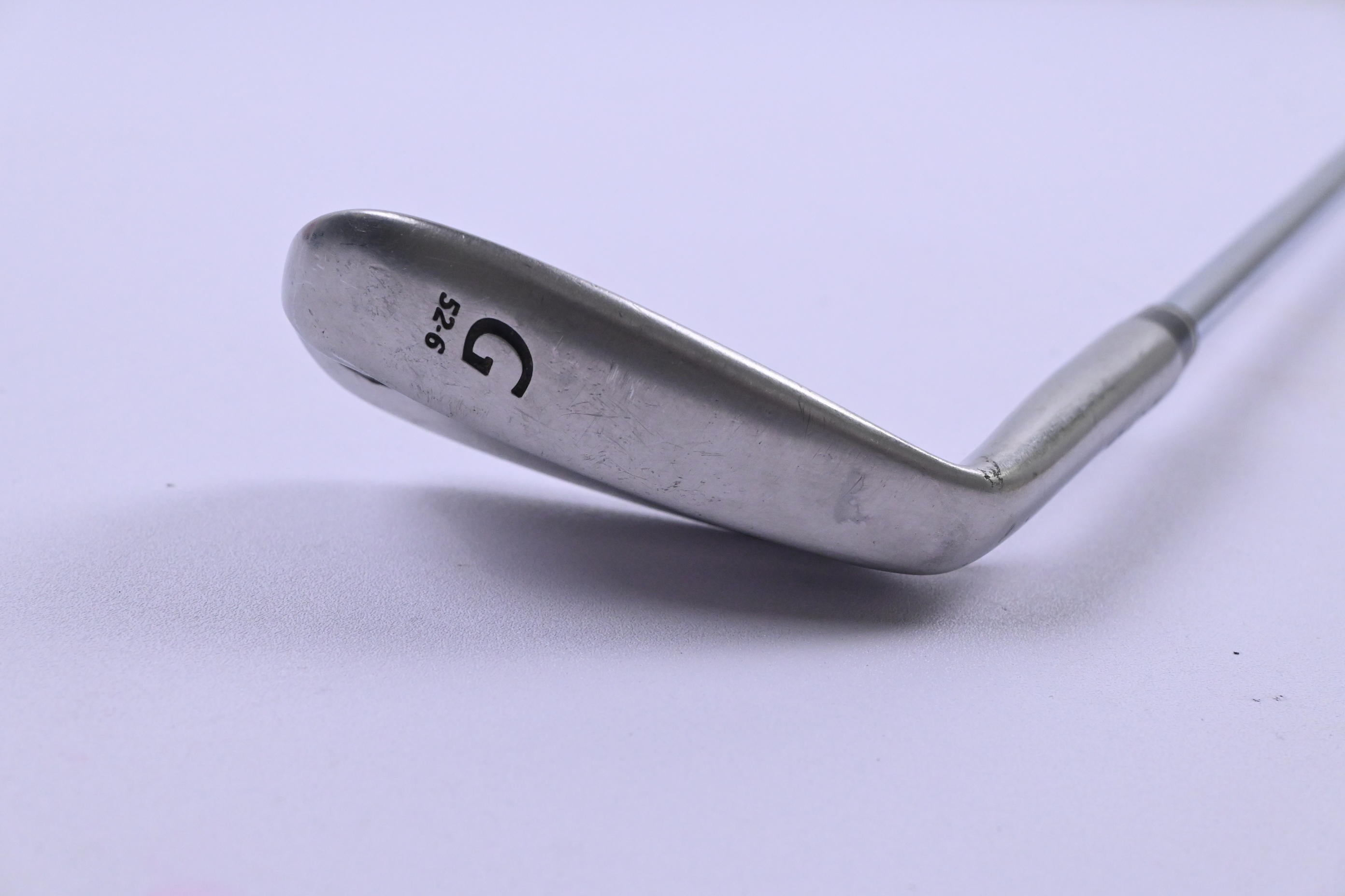 Wilson TW5 Gap Wedge / 52 Degree / Regular Flex Dynamic Gold R300 Shaft