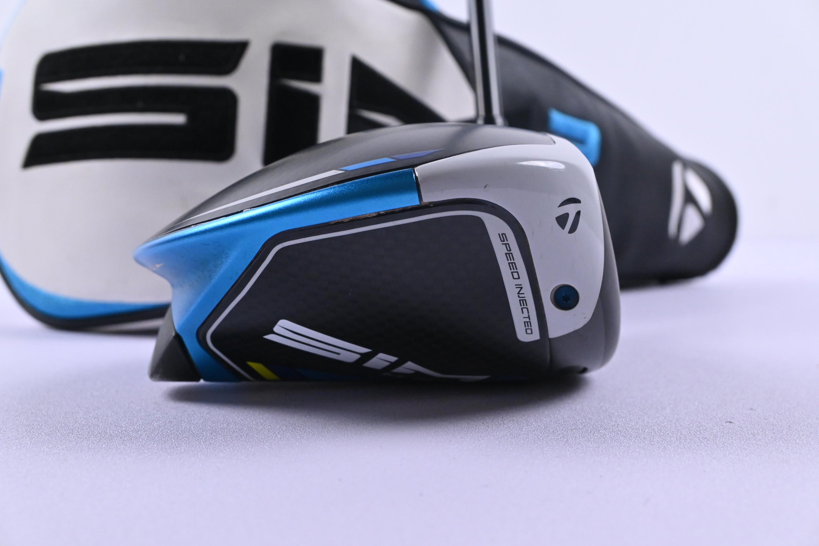 Taylormade SIM2 Max Driver / 10.5 Degree / Stiff Flex Kai'li Blue 70 Shaft