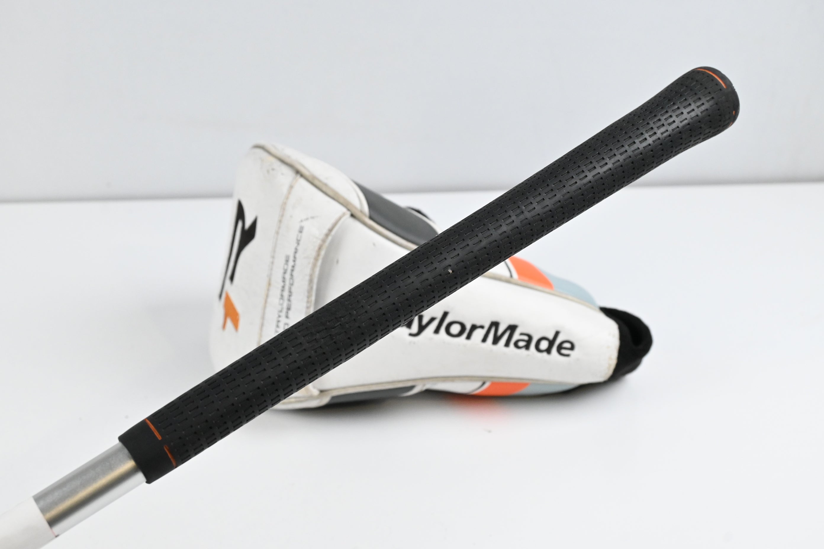 Taylormade R1 Driver / 8-12 Degree / Regular Flex Aldila RIP Phenom 55 Shaft