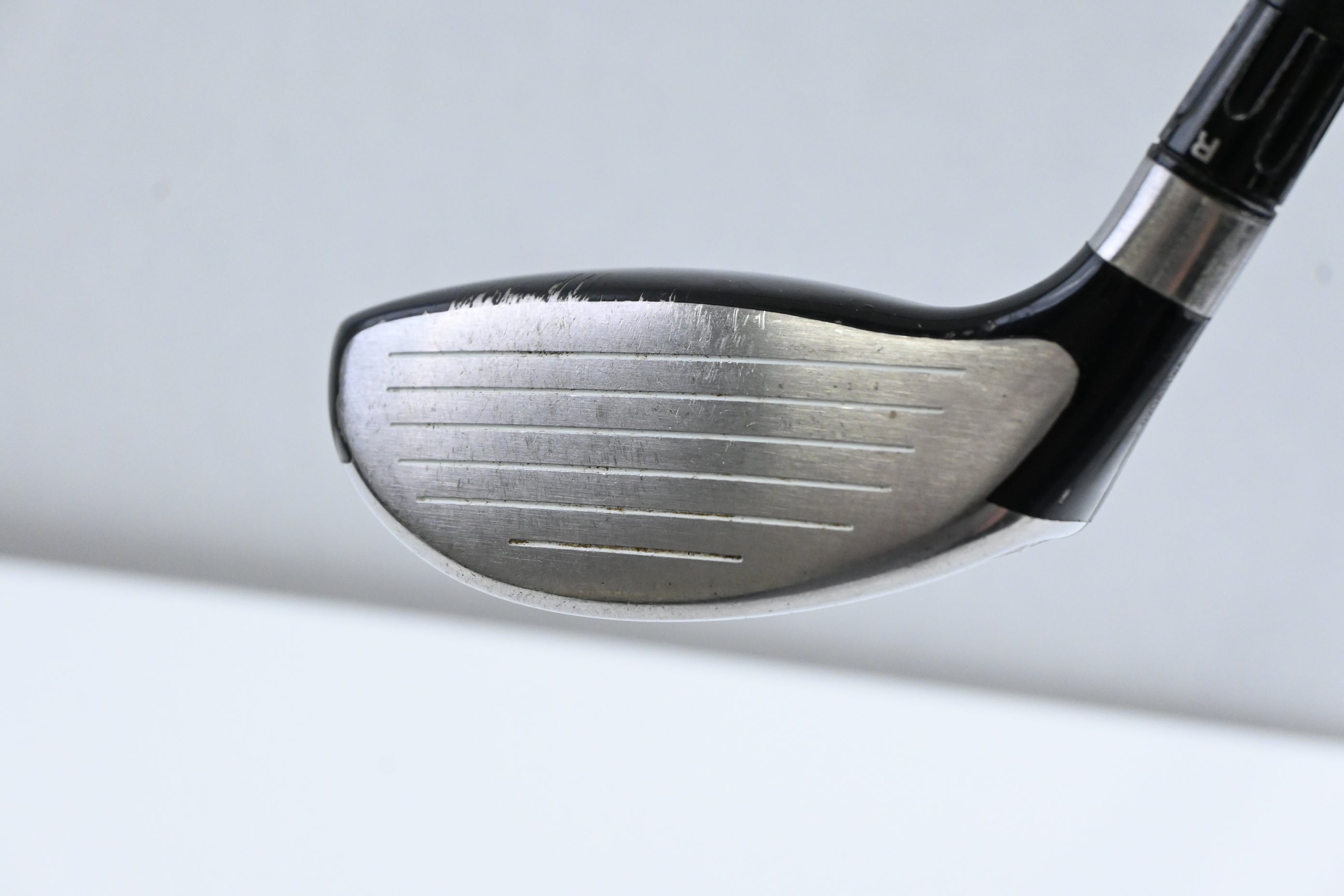 Taylormade R9 Fairway #4 Wood / 17 Degree / Regular Flex Fujikura Motore 70