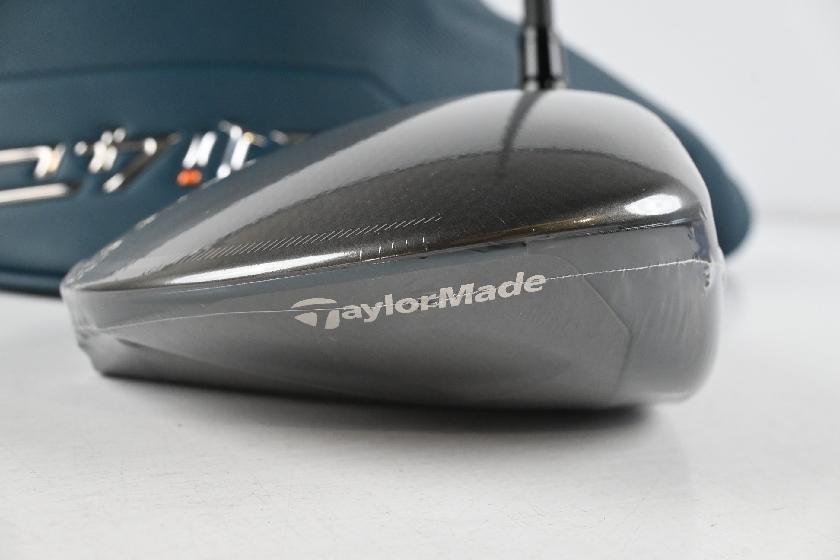 Taylormade Qi4D Max Driver / 10.5 Degree / Regular Flex REAX Blue 50 Shaft