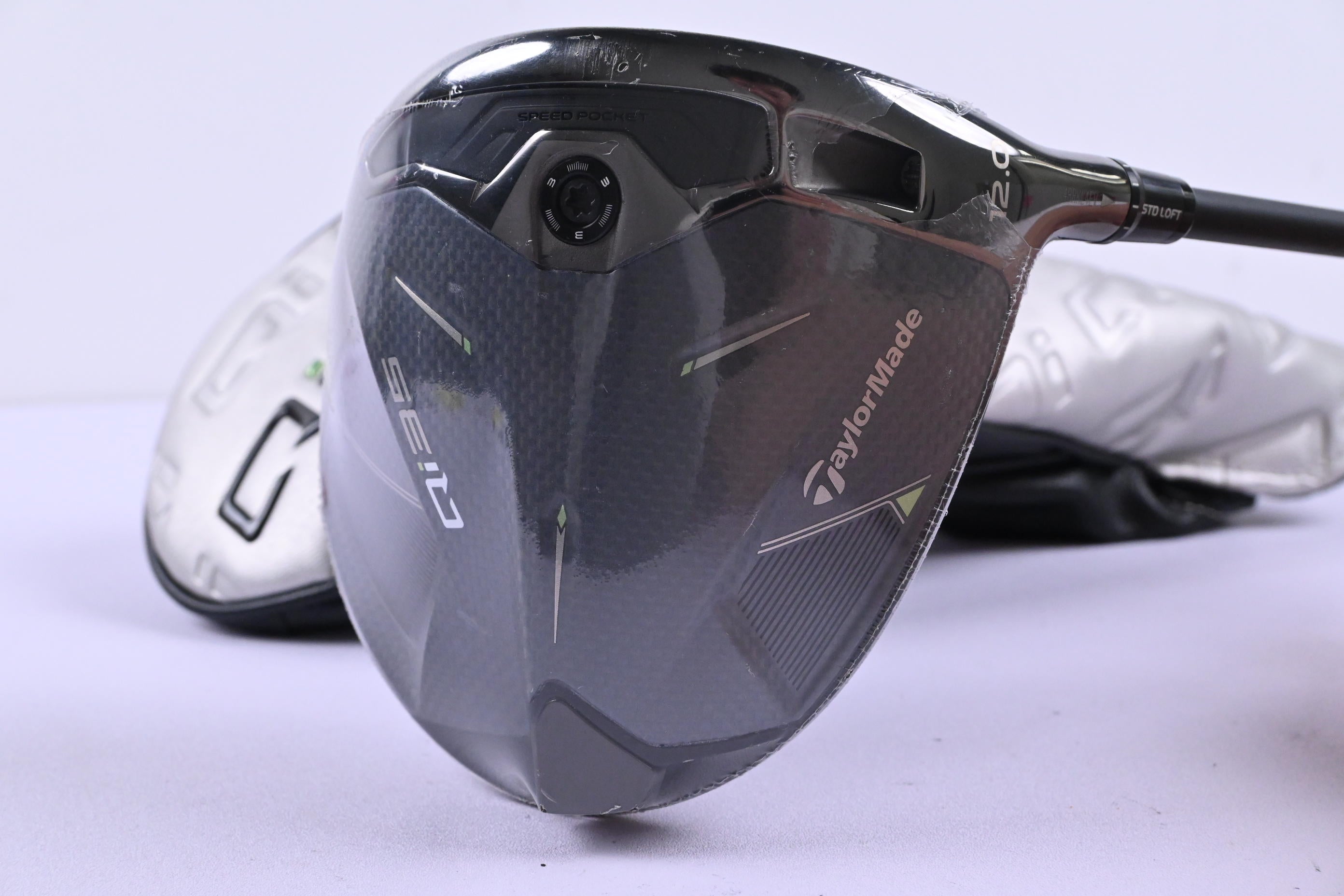 Taylormade Qi35 Driver / 12 Degree / Regular Flex Vanquish 5 Shaft