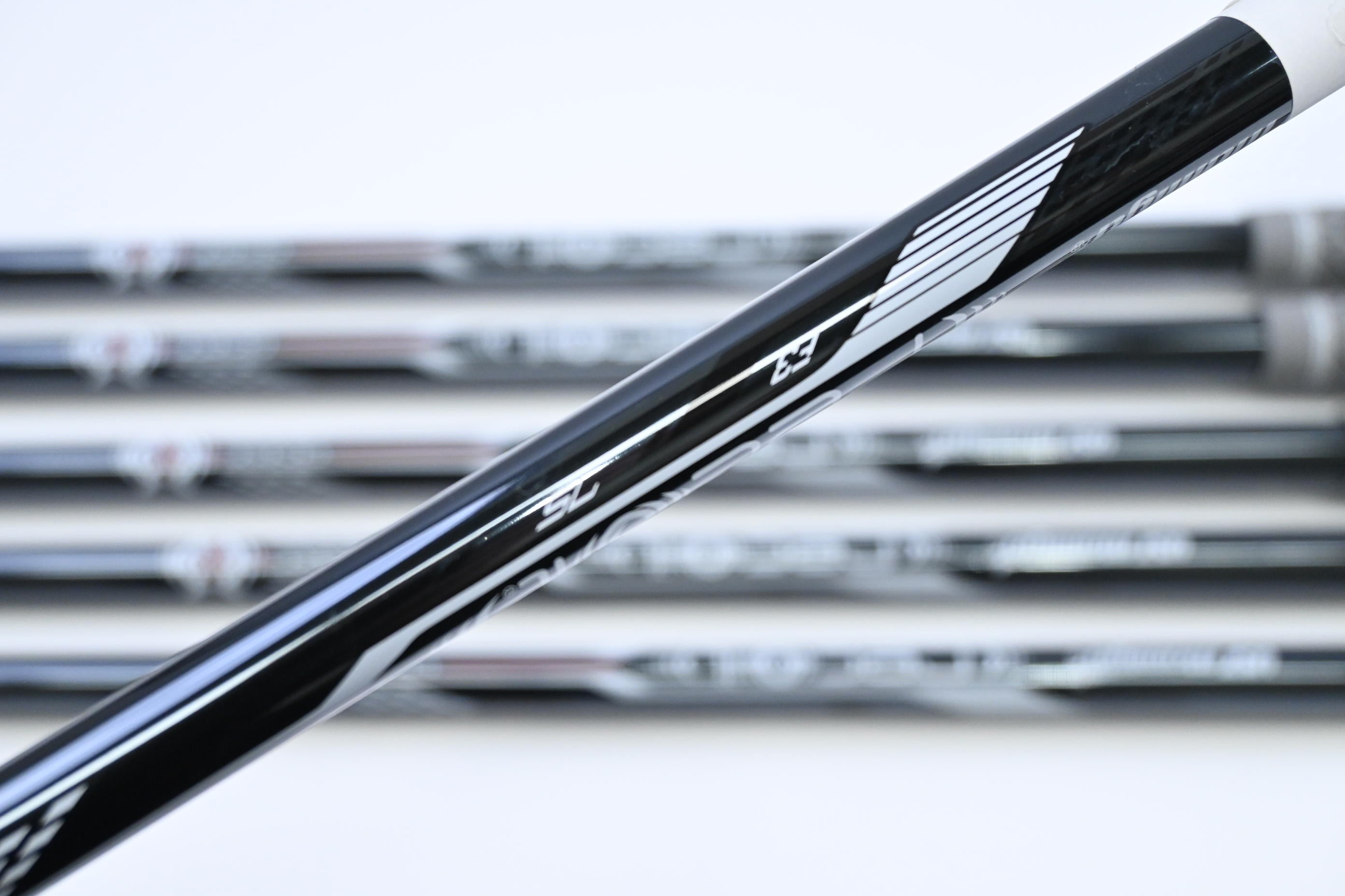Ping i540 Irons / 6-PW+UW / Red Dot / Regular Flex UST Recoil Dart 75 Shafts