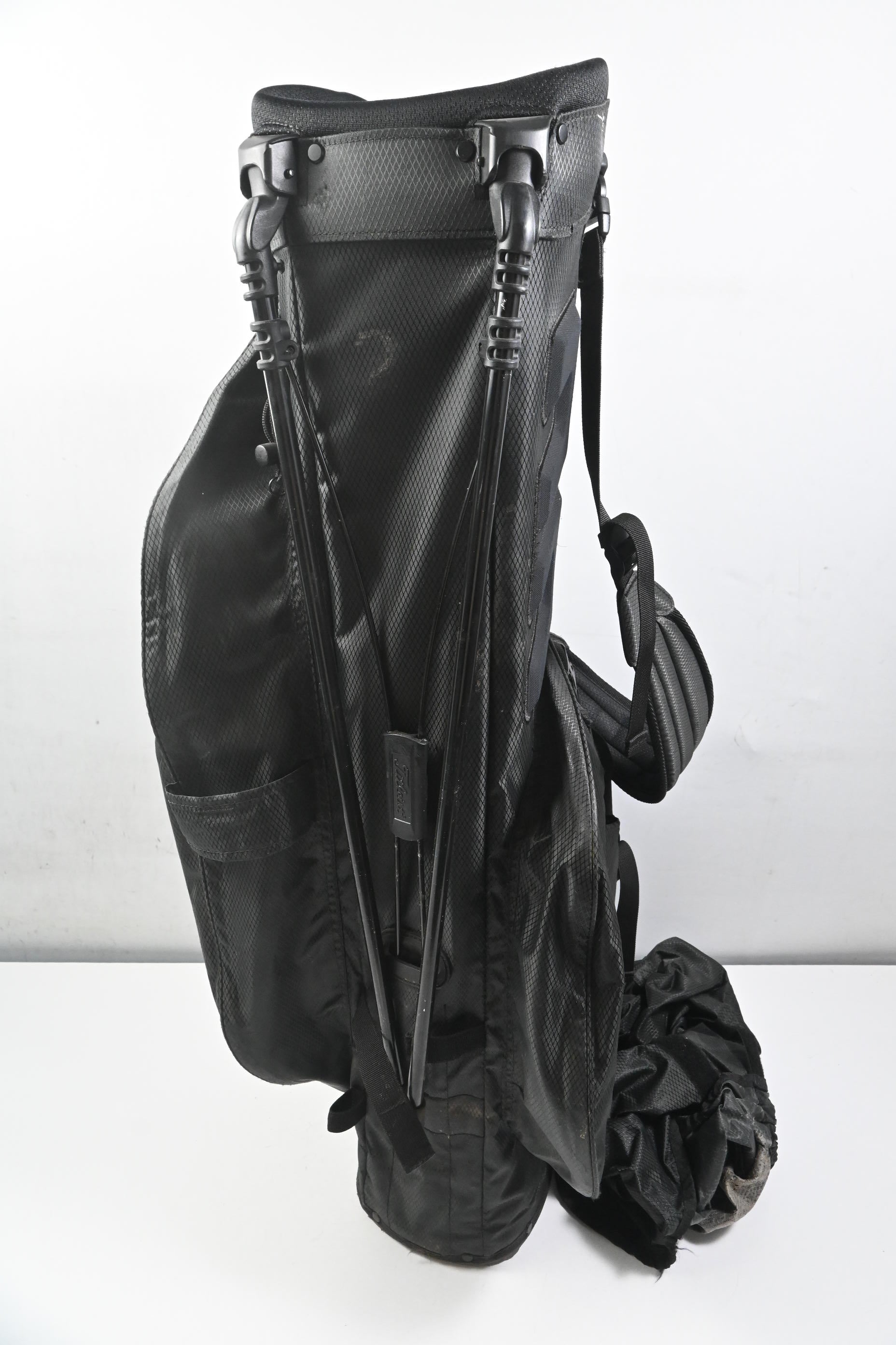 Titleist Players 4 StaDry Stand Bag / 4-Way Divider / Black